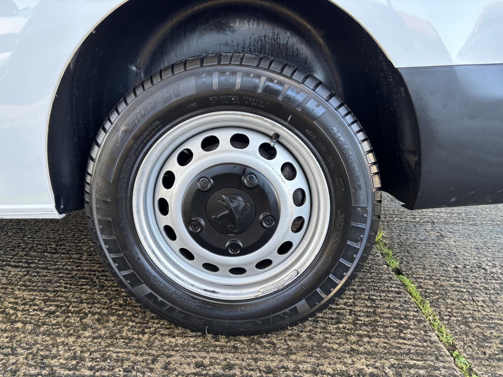 Peugeot Expert 2.0 BlueHDi 1400 Professional Premium Long Panel Van 6dr Diesel Manual LWB Euro 6 (s/s) (145 ps)