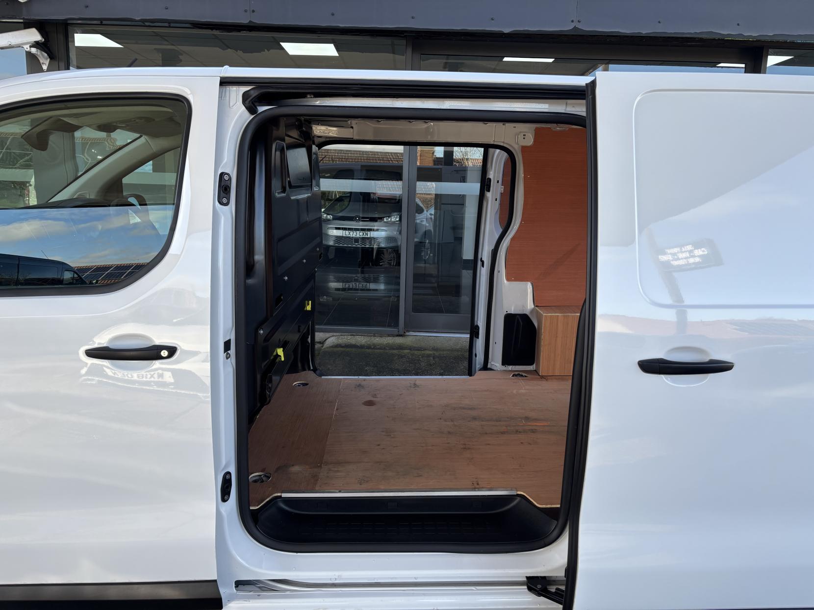 Peugeot Expert 2.0 BlueHDi 1400 Professional Premium Long Panel Van 6dr Diesel Manual LWB Euro 6 (s/s) (145 ps)