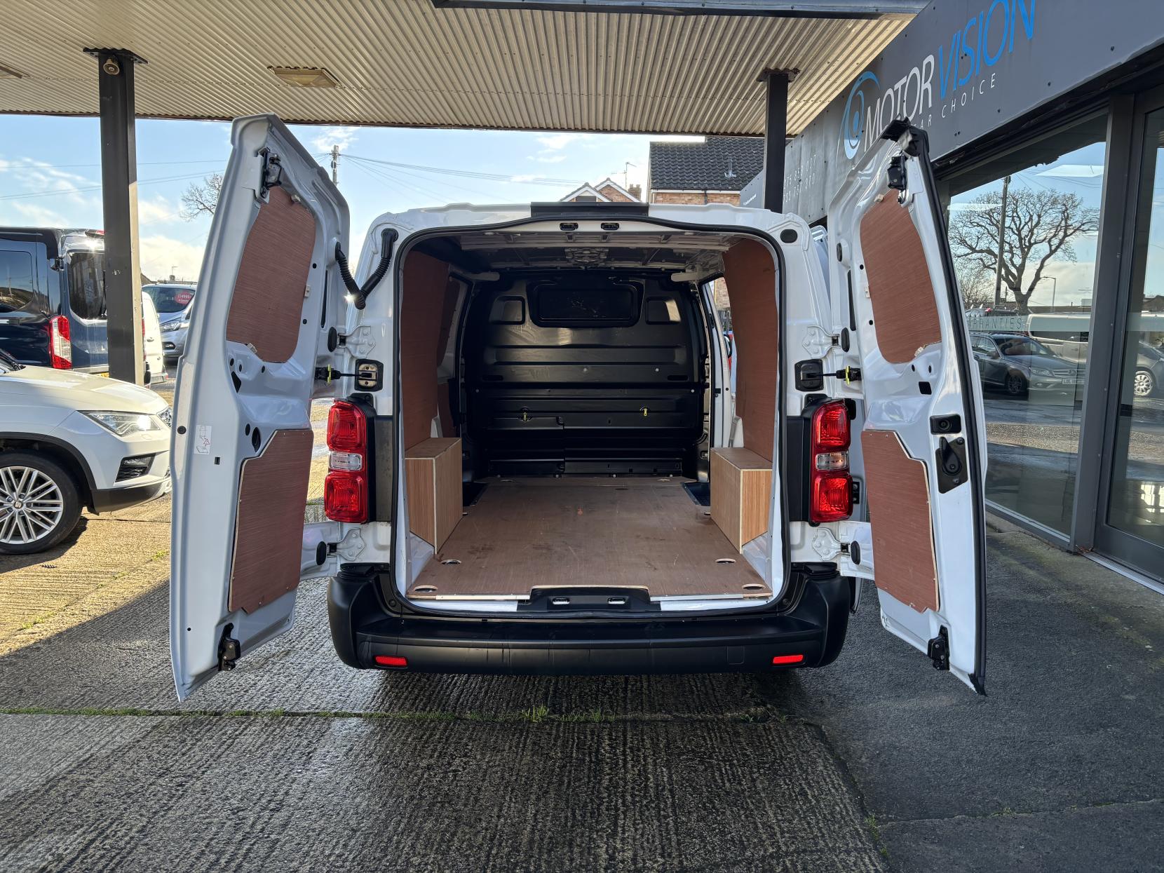 Peugeot Expert 2.0 BlueHDi 1400 Professional Premium Long Panel Van 6dr Diesel Manual LWB Euro 6 (s/s) (145 ps)