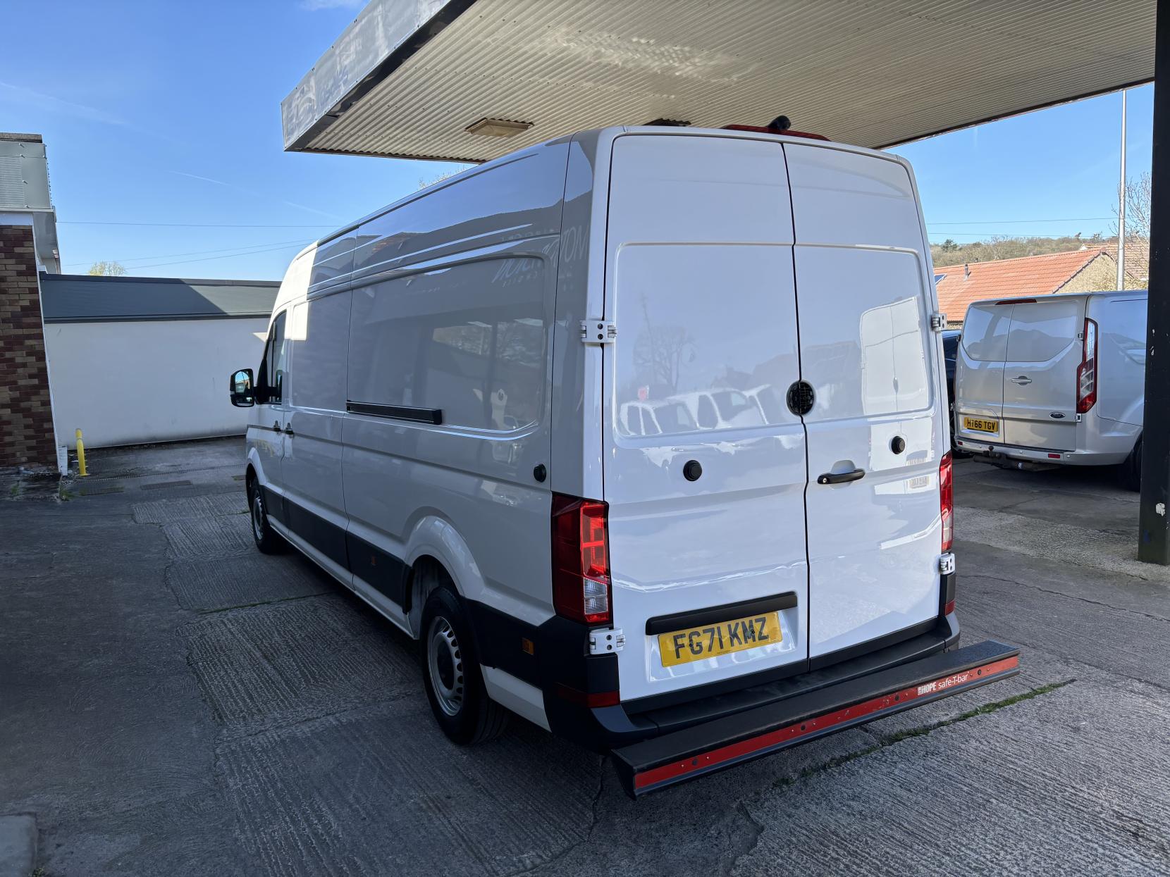 Volkswagen Crafter Refrigerated fridge 2.0 TDI CR35 Startline Panel Van 5dr Diesel Manual FWD LWB High Roof Euro 6 (s/s) (140 ps)
