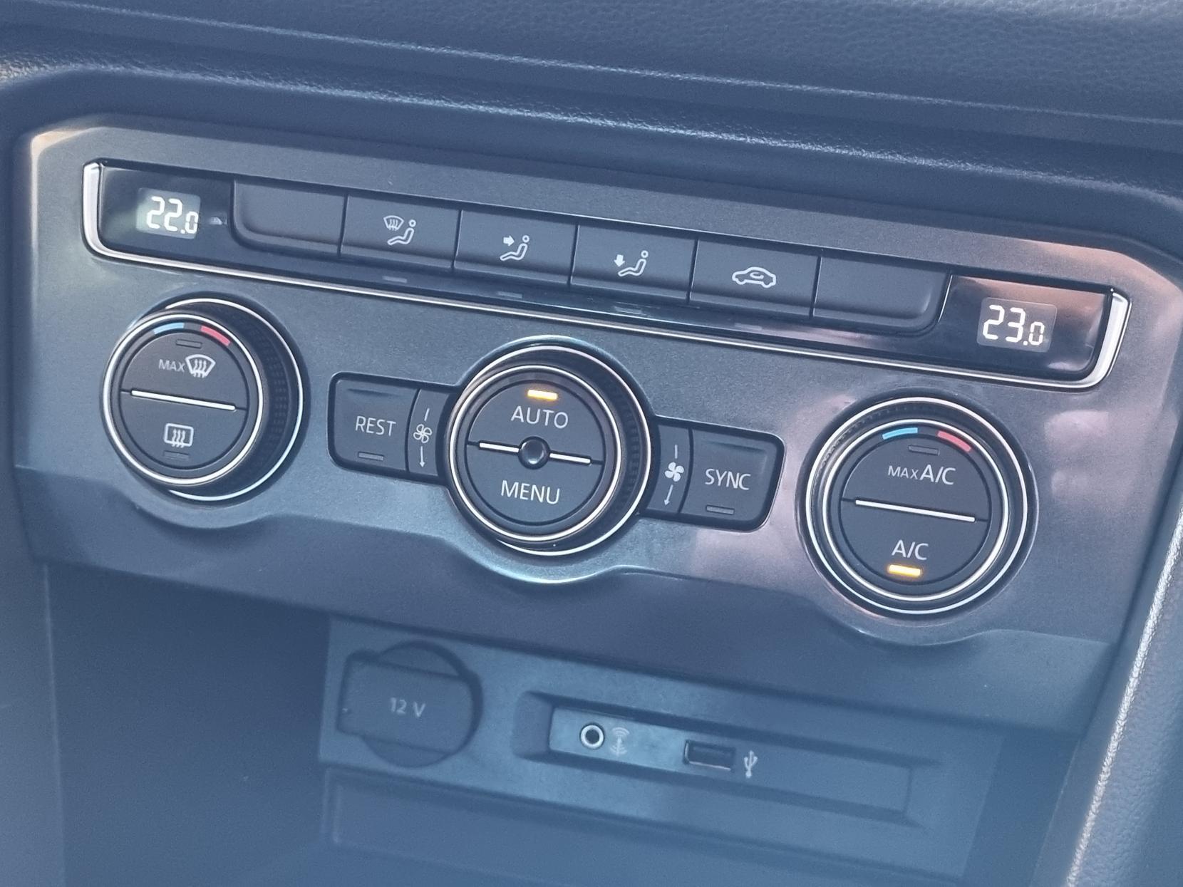 Volkswagen Tiguan 2.0 TDI SE Navigation SUV 5dr Diesel Manual 4Motion Euro 6 (s/s) (150 ps)