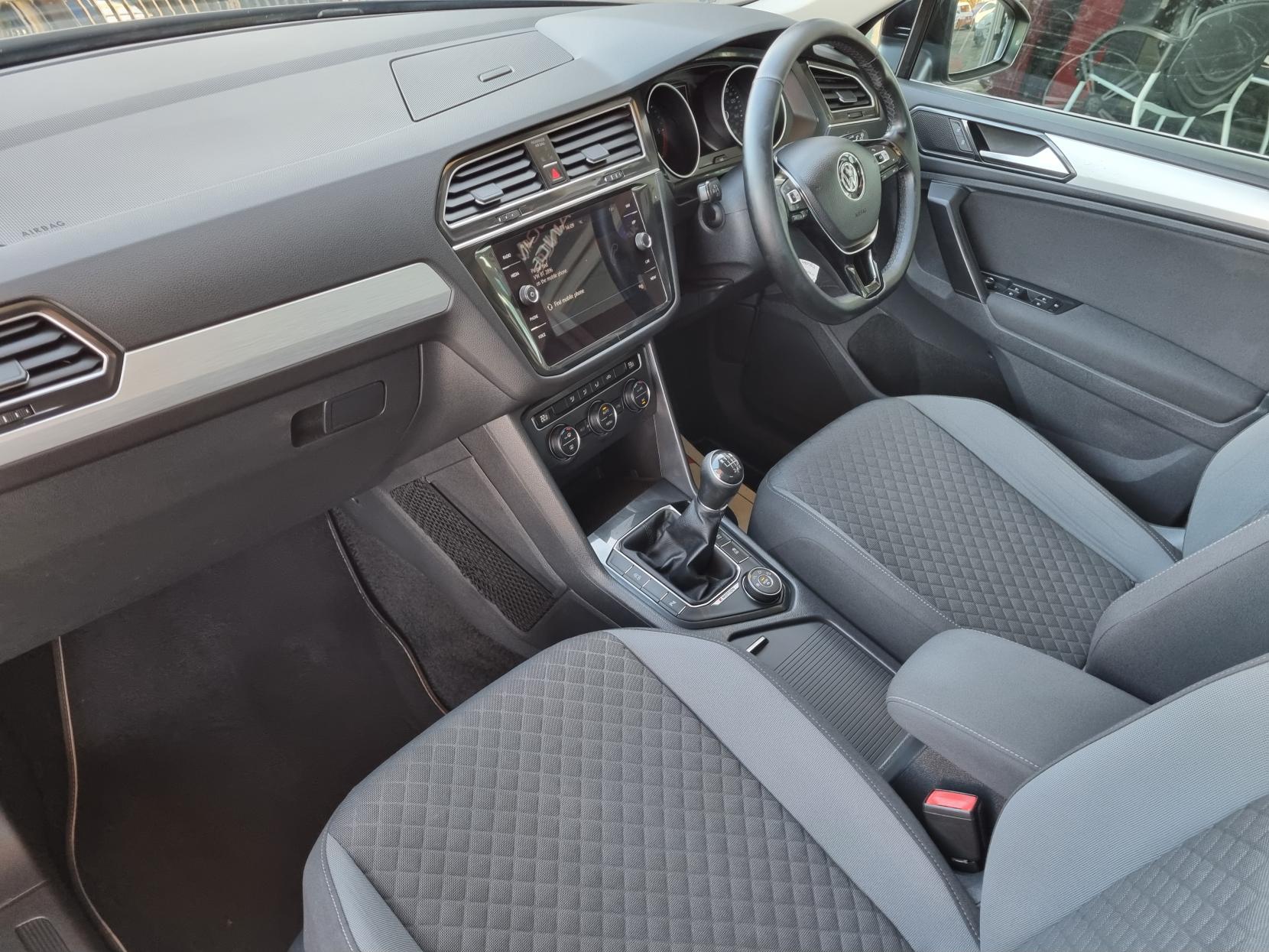 Volkswagen Tiguan 2.0 TDI SE Navigation SUV 5dr Diesel Manual 4Motion Euro 6 (s/s) (150 ps)