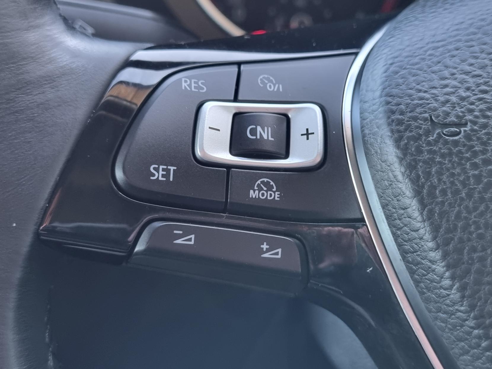 Volkswagen Tiguan 2.0 TDI SE Navigation SUV 5dr Diesel Manual 4Motion Euro 6 (s/s) (150 ps)