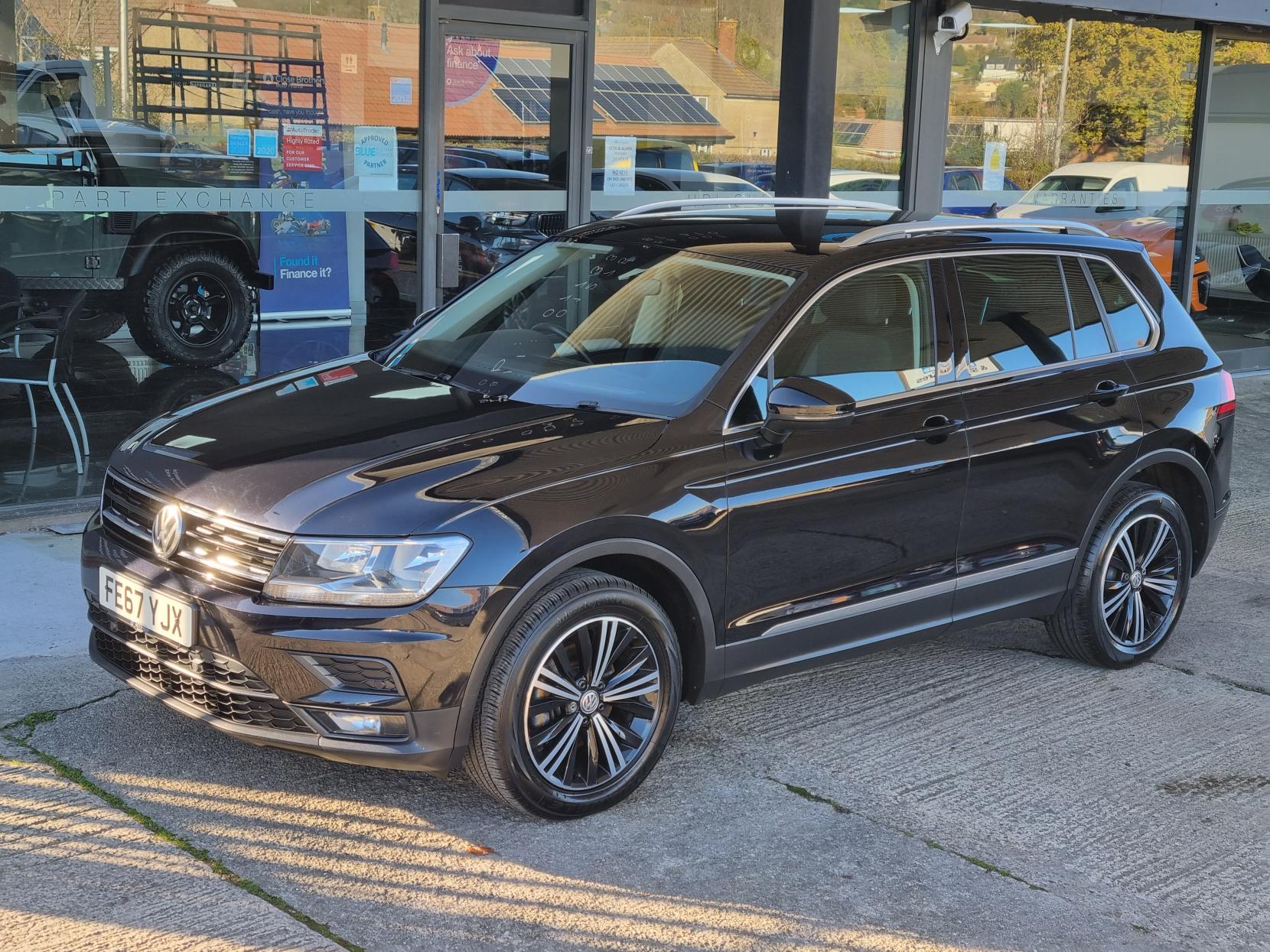 Volkswagen Tiguan 2.0 TDI SE Navigation SUV 5dr Diesel Manual 4Motion Euro 6 (s/s) (150 ps)