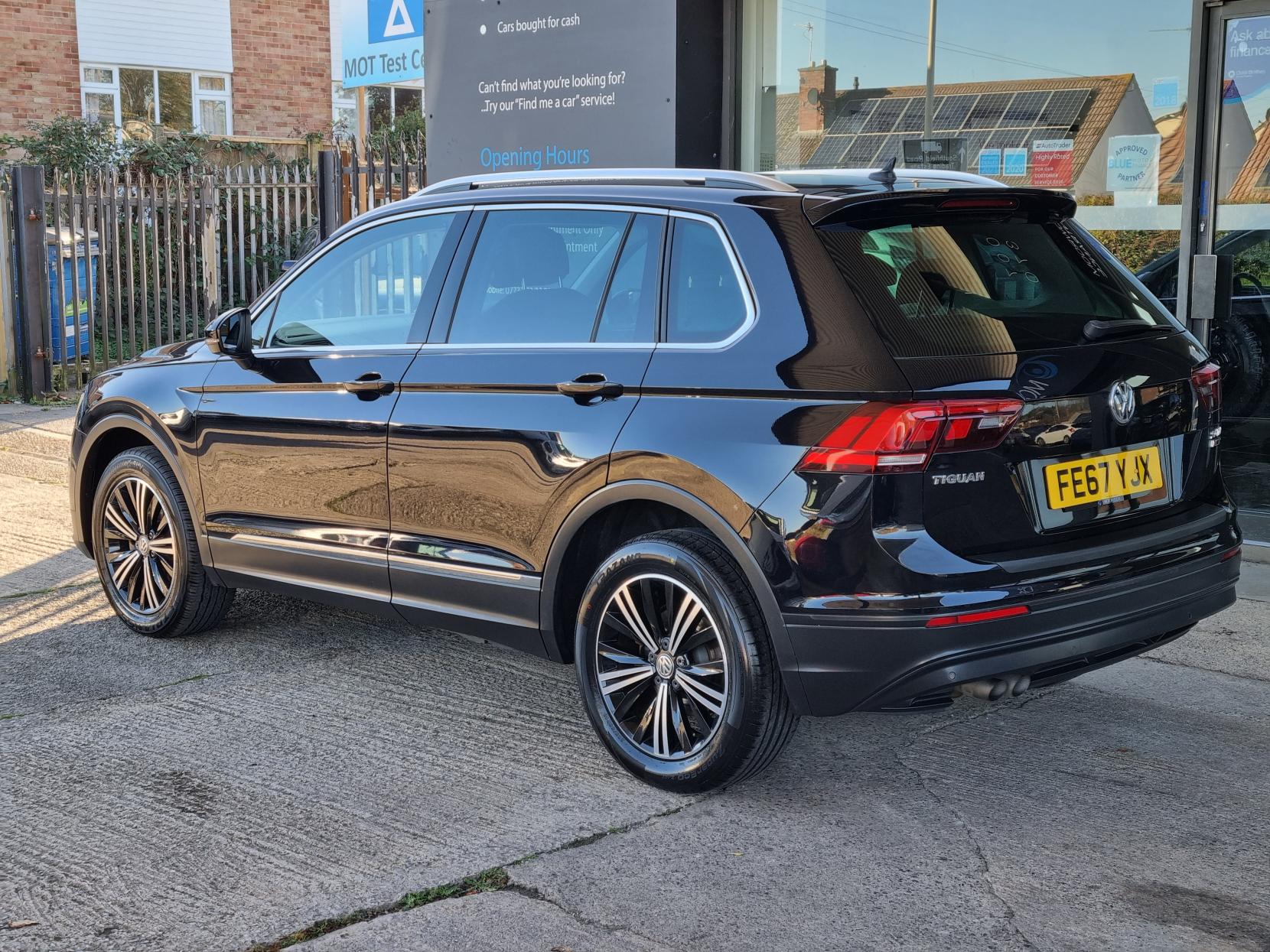 Volkswagen Tiguan 2.0 TDI SE Navigation SUV 5dr Diesel Manual 4Motion Euro 6 (s/s) (150 ps)