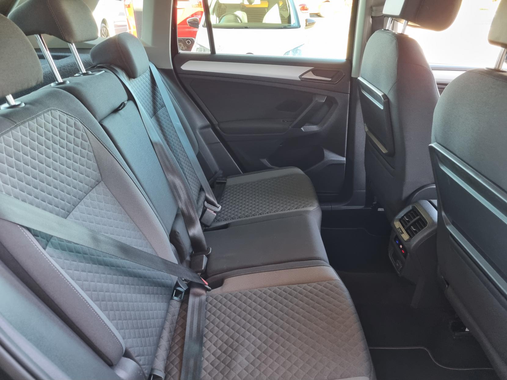 Volkswagen Tiguan 2.0 TDI SE Navigation SUV 5dr Diesel Manual 4Motion Euro 6 (s/s) (150 ps)