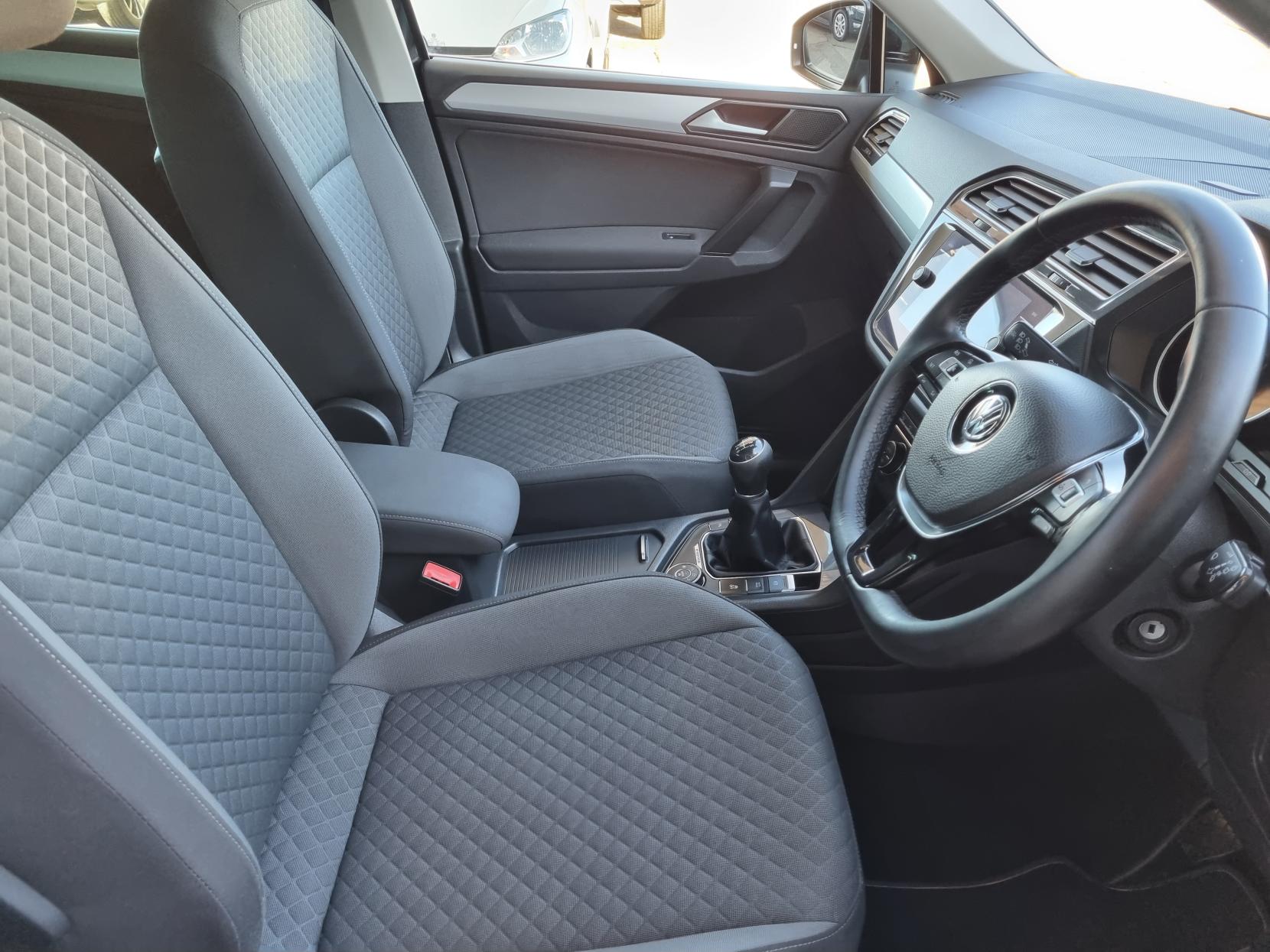 Volkswagen Tiguan 2.0 TDI SE Navigation SUV 5dr Diesel Manual 4Motion Euro 6 (s/s) (150 ps)