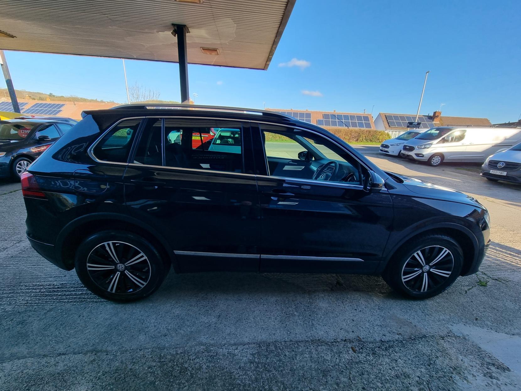 Volkswagen Tiguan 2.0 TDI SE Navigation SUV 5dr Diesel Manual 4Motion Euro 6 (s/s) (150 ps)