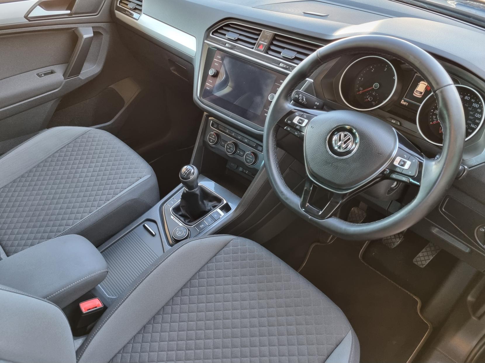 Volkswagen Tiguan 2.0 TDI SE Navigation SUV 5dr Diesel Manual 4Motion Euro 6 (s/s) (150 ps)