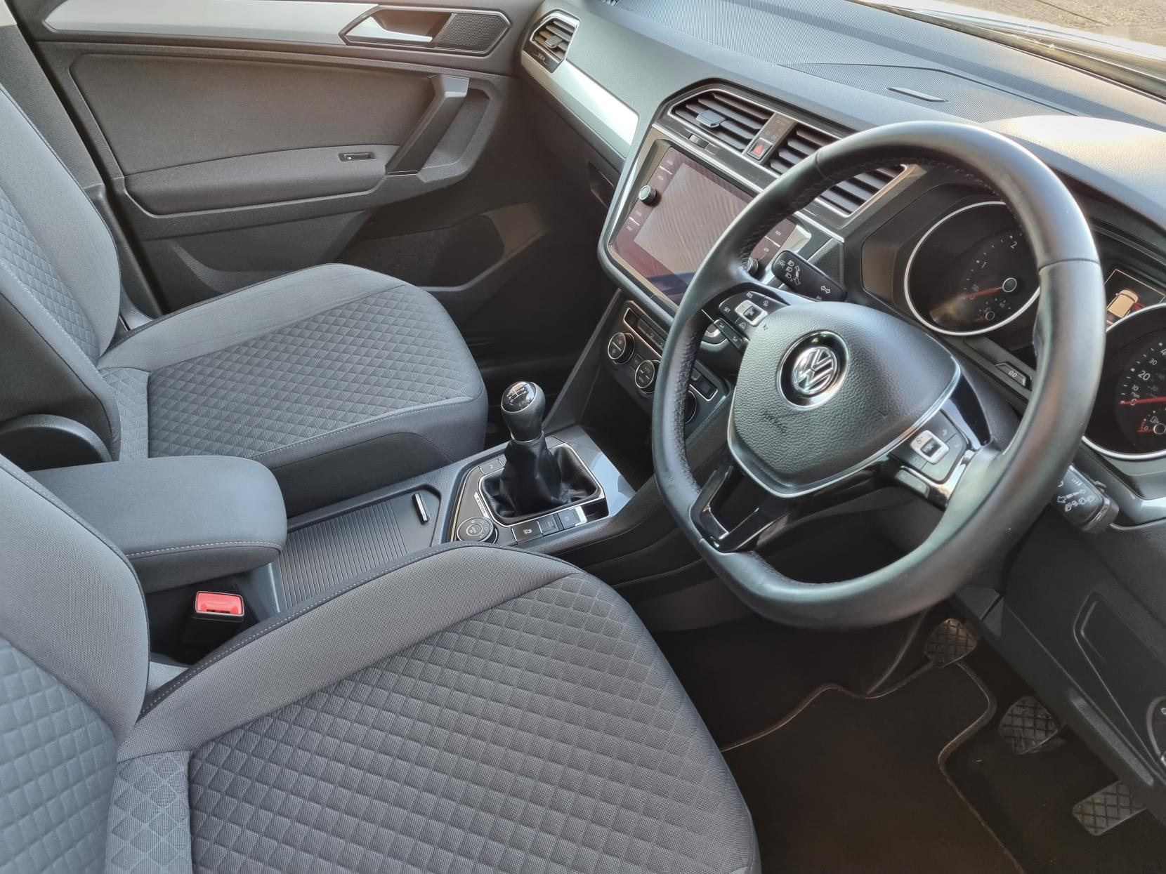 Volkswagen Tiguan 2.0 TDI SE Navigation SUV 5dr Diesel Manual 4Motion Euro 6 (s/s) (150 ps)