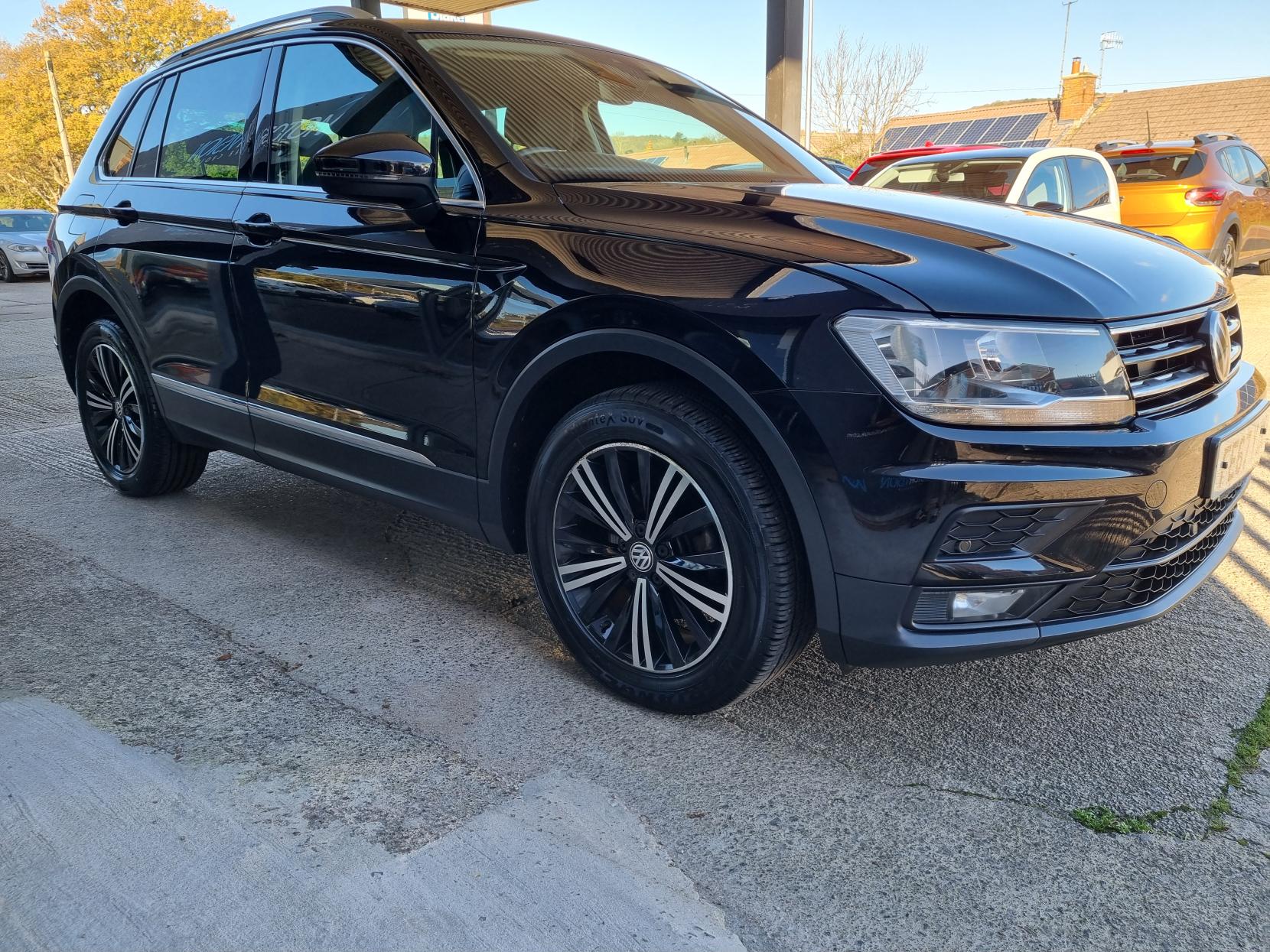 Volkswagen Tiguan 2.0 TDI SE Navigation SUV 5dr Diesel Manual 4Motion Euro 6 (s/s) (150 ps)