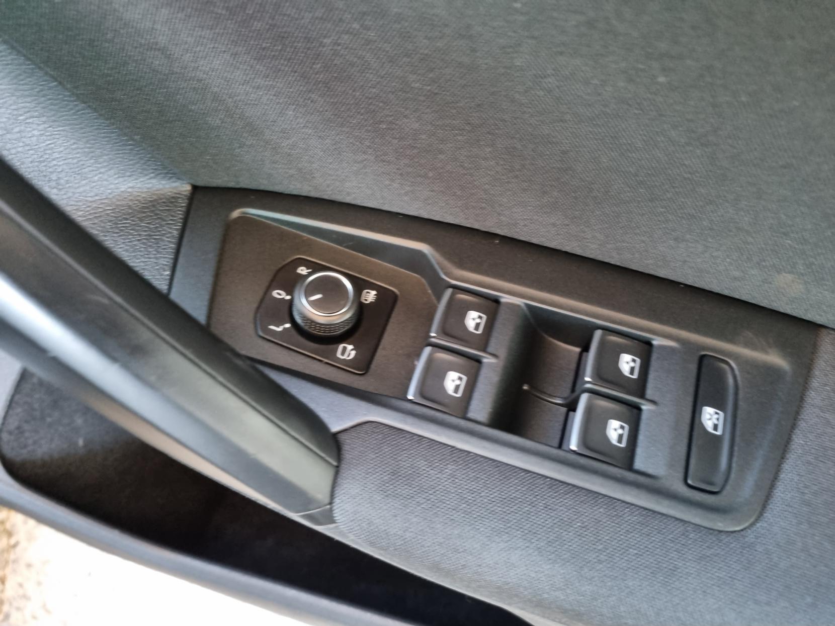 Volkswagen Tiguan 2.0 TDI SE Navigation SUV 5dr Diesel Manual 4Motion Euro 6 (s/s) (150 ps)