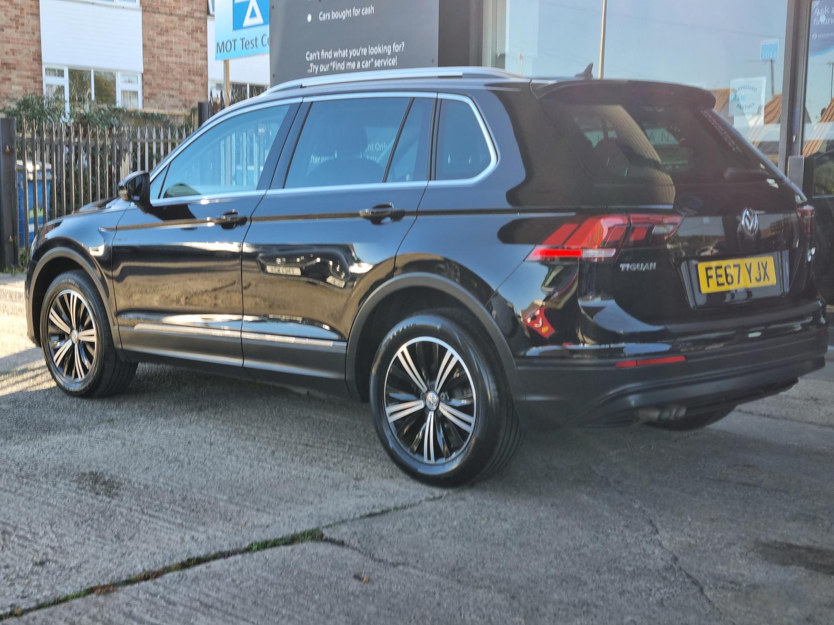 Volkswagen Tiguan 2.0 TDI SE Navigation SUV 5dr Diesel Manual 4Motion Euro 6 (s/s) (150 ps)