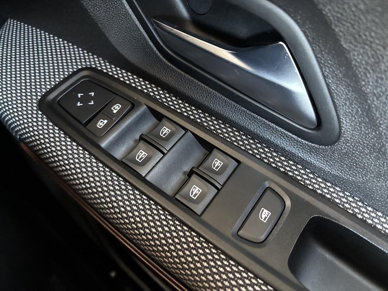 Dacia Sandero Stepway 1.0 TCe Prestige Hatchback 5dr Petrol Manual Euro 6 (s/s) (90 ps)