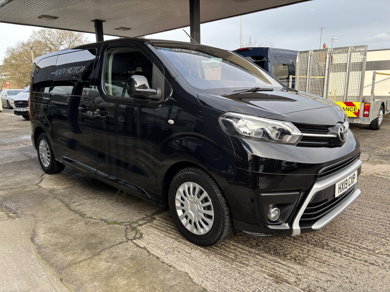 Toyota PROACE Verso 1.5D Shuttle Medium MPV 5dr Diesel Manual MWB Euro 6 (s/s) (9 Seat) (120 ps)