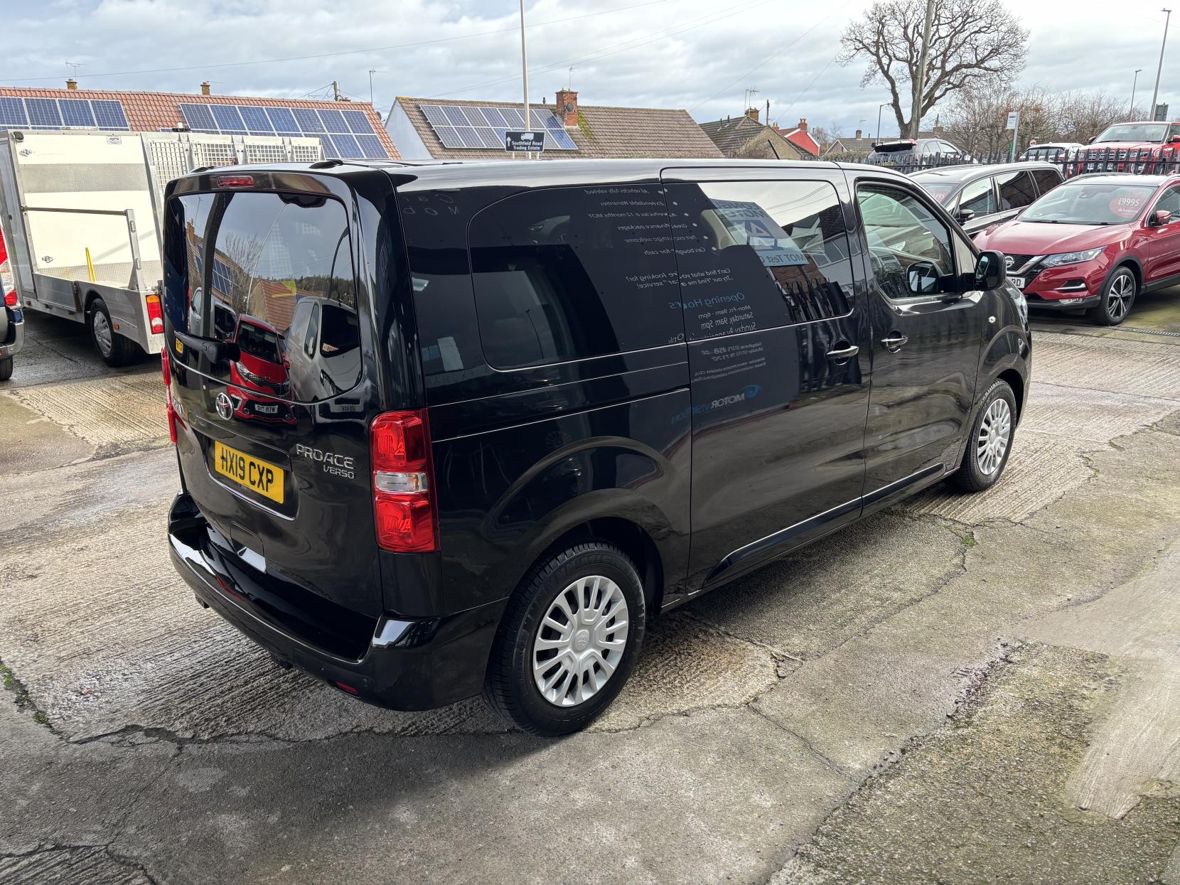 Toyota PROACE Verso 1.5D Shuttle Medium MPV 5dr Diesel Manual MWB Euro 6 (s/s) (9 Seat) (120 ps)