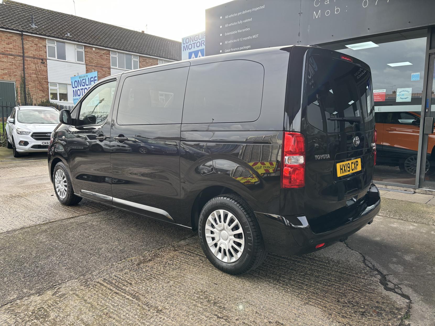 Toyota PROACE Verso 1.5D Shuttle Medium MPV 5dr Diesel Manual MWB Euro 6 (s/s) (9 Seat) (120 ps)