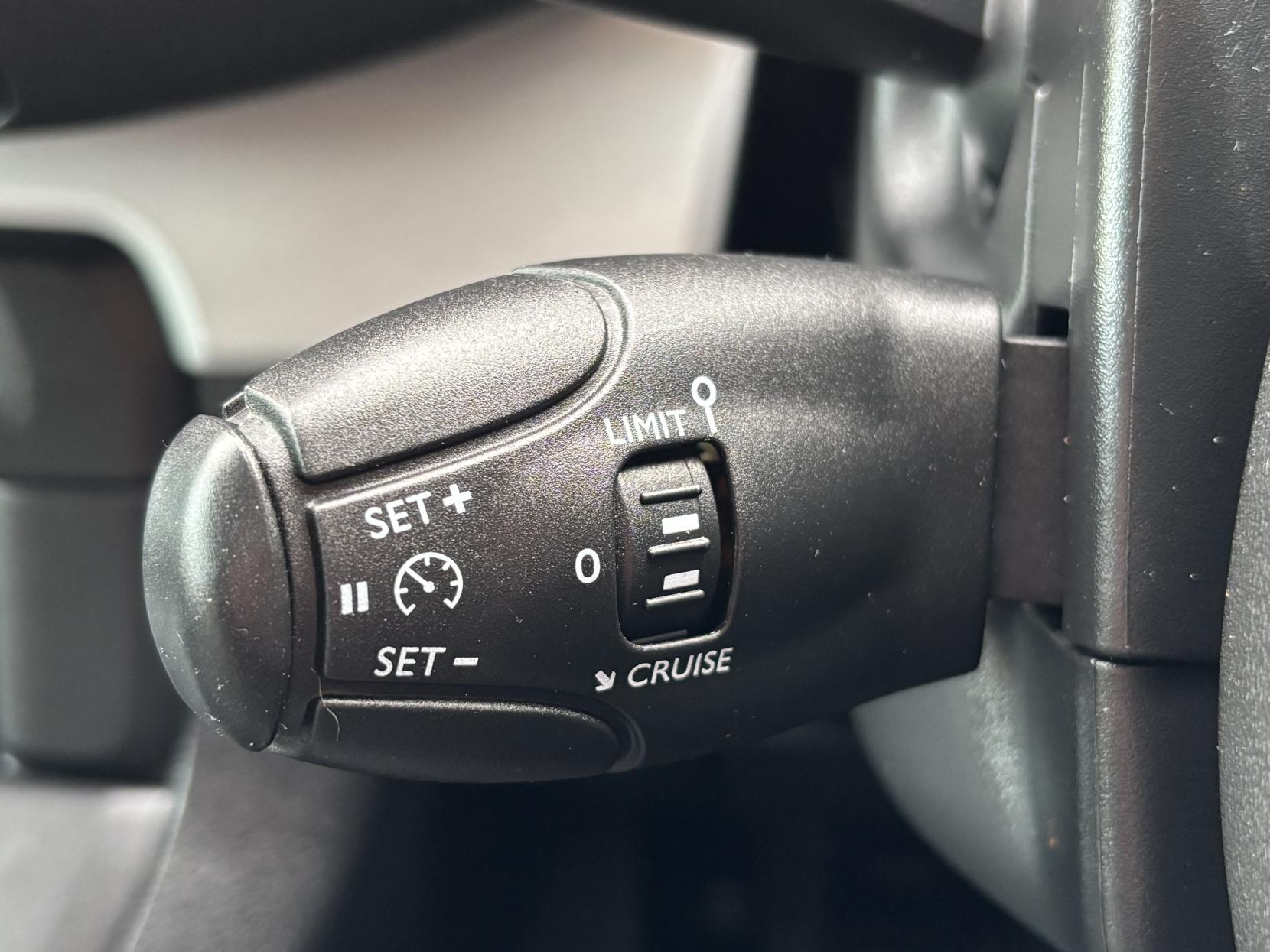 Toyota PROACE Verso 1.5D Shuttle Medium MPV 5dr Diesel Manual MWB Euro 6 (s/s) (9 Seat) (120 ps)