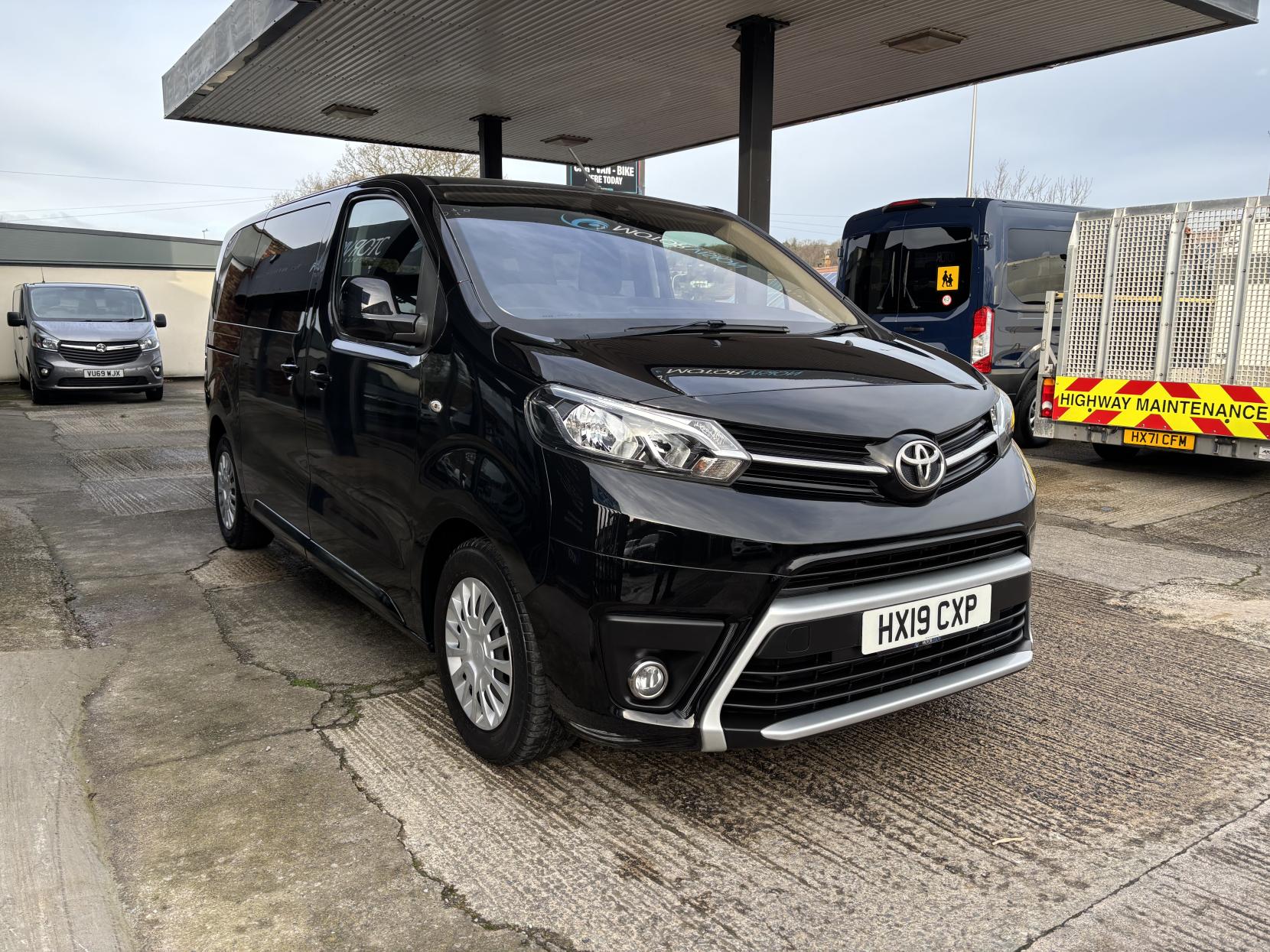 Toyota PROACE Verso 1.5D Shuttle Medium MPV 5dr Diesel Manual MWB Euro 6 (s/s) (9 Seat) (120 ps)