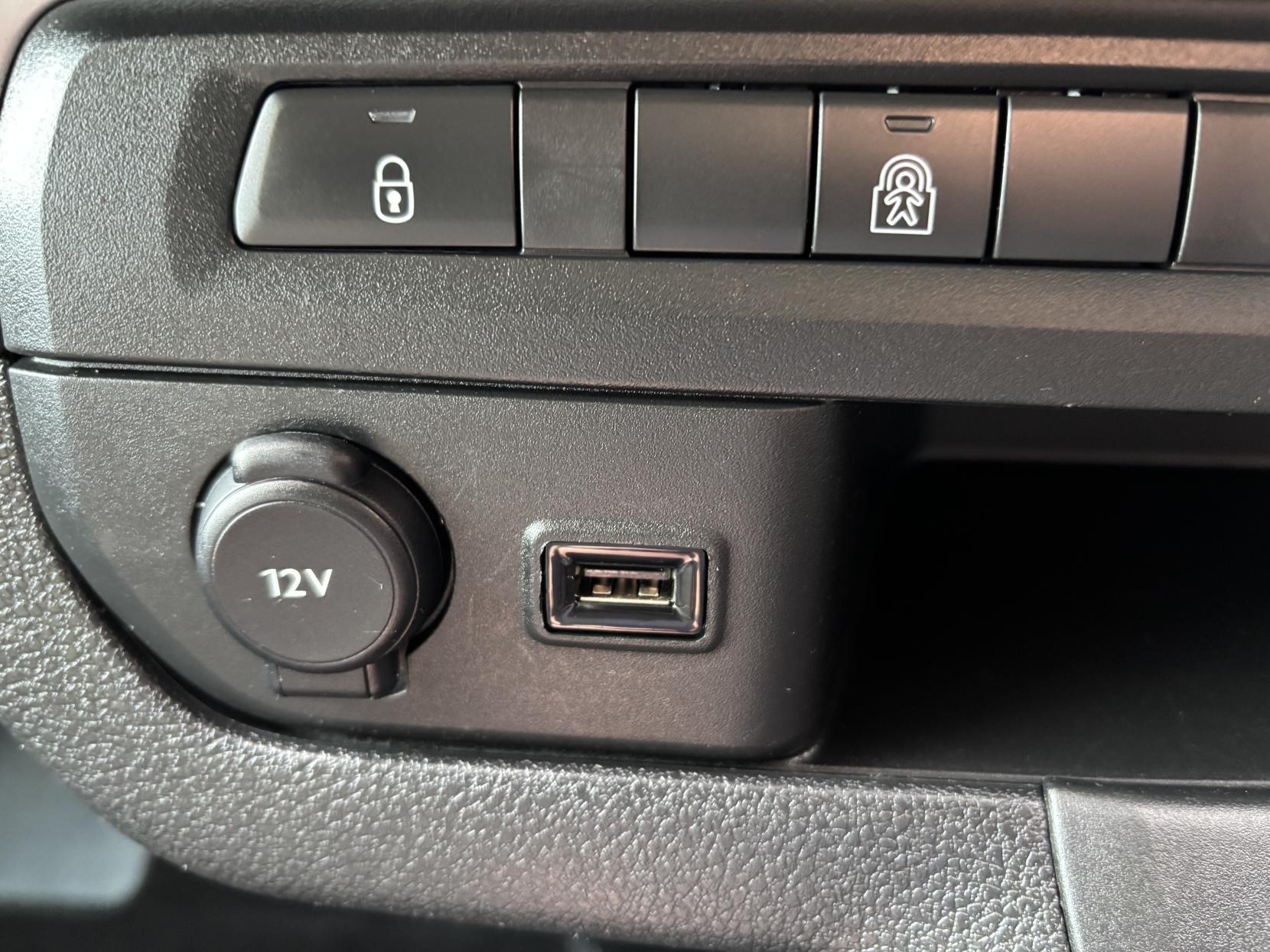 Toyota PROACE Verso 1.5D Shuttle Medium MPV 5dr Diesel Manual MWB Euro 6 (s/s) (9 Seat) (120 ps)