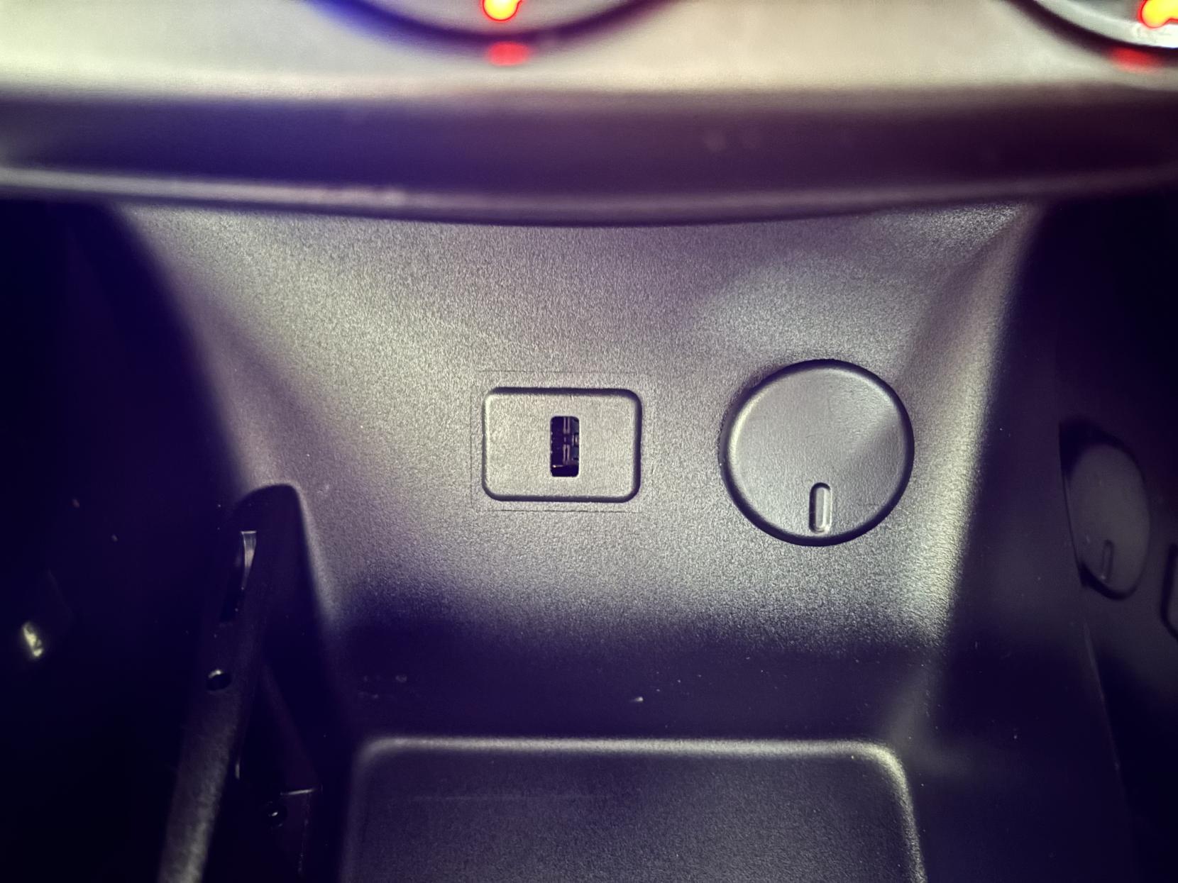 Vauxhall ADAM 1.2i SLAM Hatchback 3dr Petrol Manual Euro 6 (70 ps)