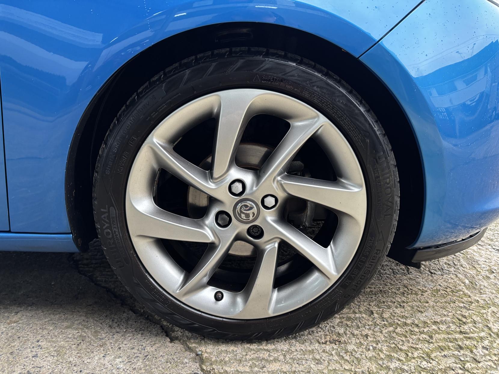 Vauxhall ADAM 1.2i SLAM Hatchback 3dr Petrol Manual Euro 6 (70 ps)