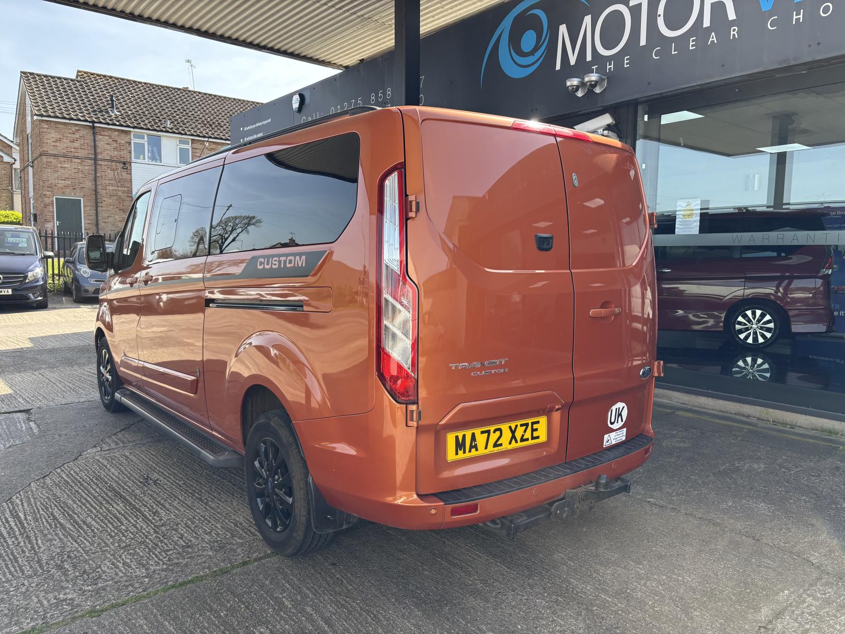 Ford Transit Custom 2.0 300 EcoBlue Limited Crew Van Double Cab 5dr Diesel Auto L2 H1 Euro 6 (170 ps)