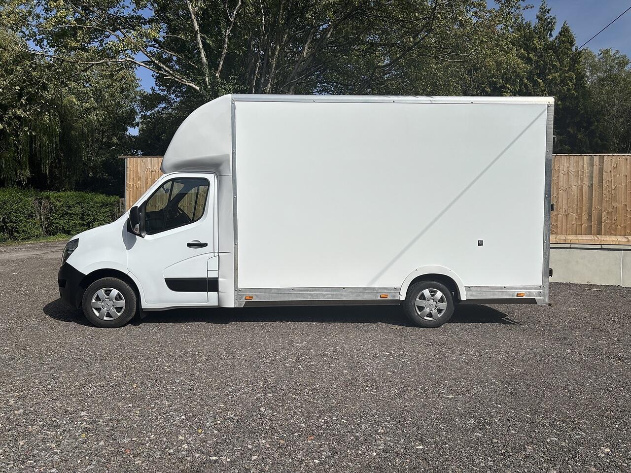 Nissan Interstar 2.0 dCi 35 Acenta Luton 4dr Diesel Manual L3 Euro 6 (s/s) (130 ps)