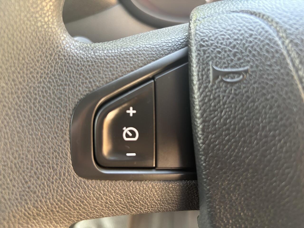 Nissan Interstar 2.0 dCi 35 Acenta Luton 4dr Diesel Manual L3 Euro 6 (s/s) (130 ps)