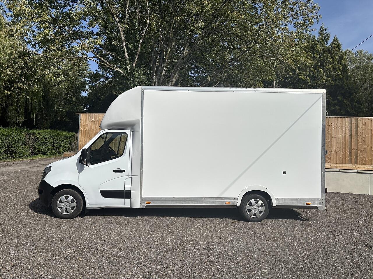 Nissan Interstar 2.0 dCi 35 Acenta Luton 4dr Diesel Manual L3 Euro 6 (s/s) (130 ps)