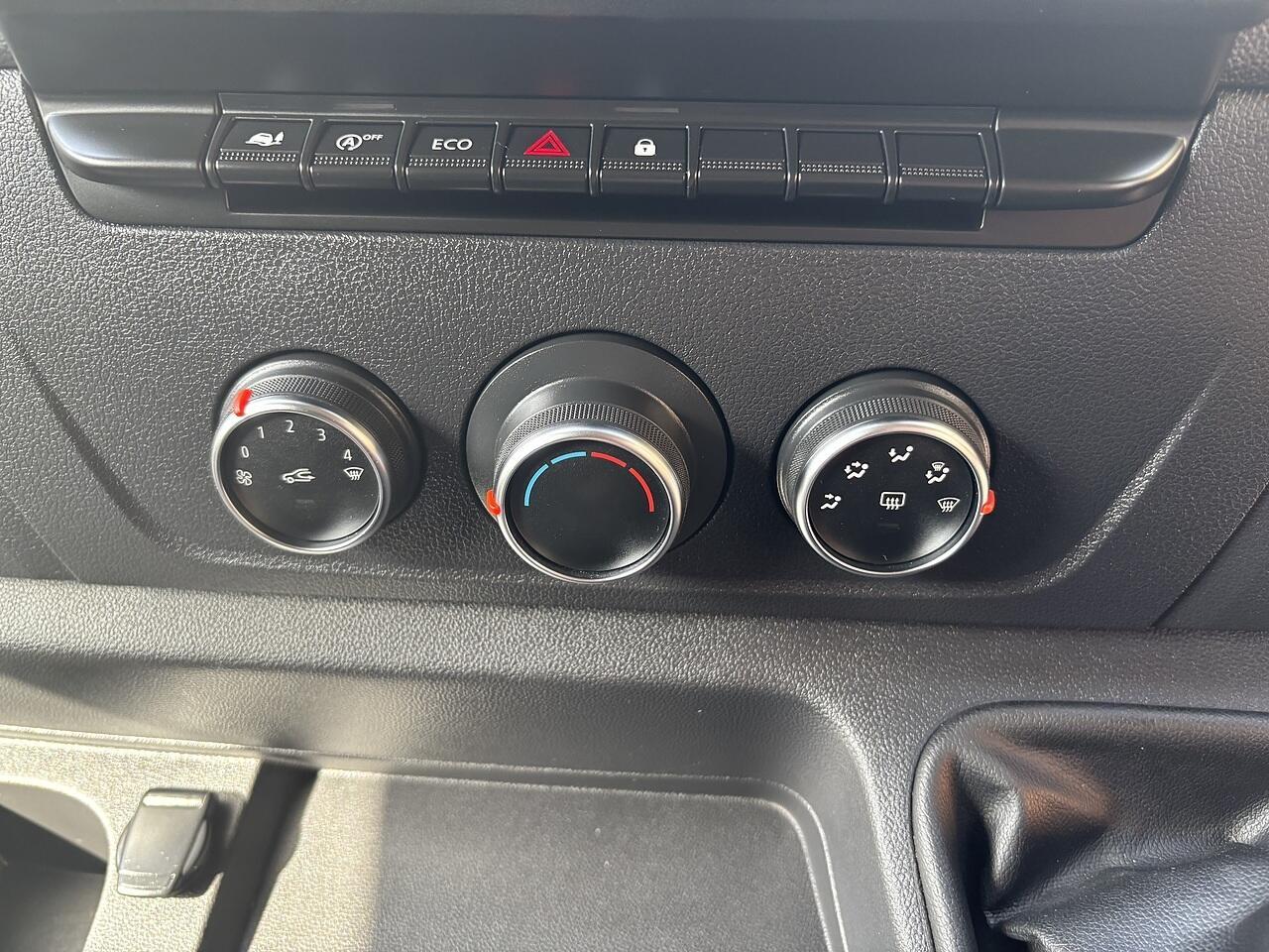 Nissan Interstar 2.0 dCi 35 Acenta Luton 4dr Diesel Manual L3 Euro 6 (s/s) (130 ps)