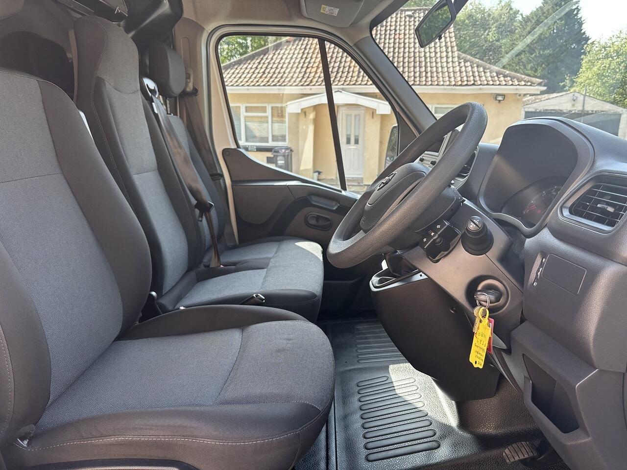 Nissan Interstar 2.0 dCi 35 Acenta Luton 4dr Diesel Manual L3 Euro 6 (s/s) (130 ps)