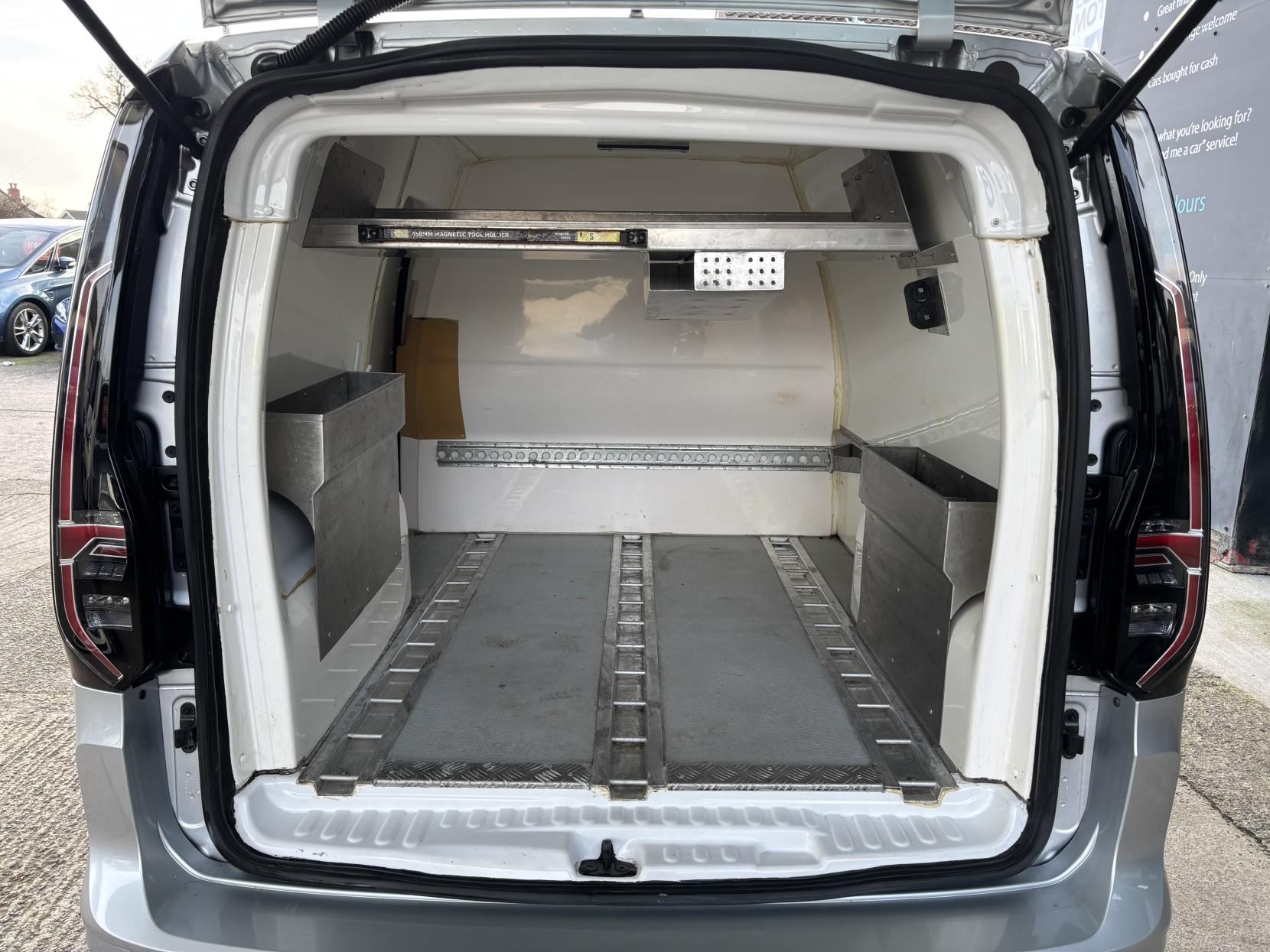 Volkswagen Caddy 2.0 TDI C20 Commerce Pro Panel Van 5dr Diesel Manual SWB Euro 6 (s/s) (102 ps)