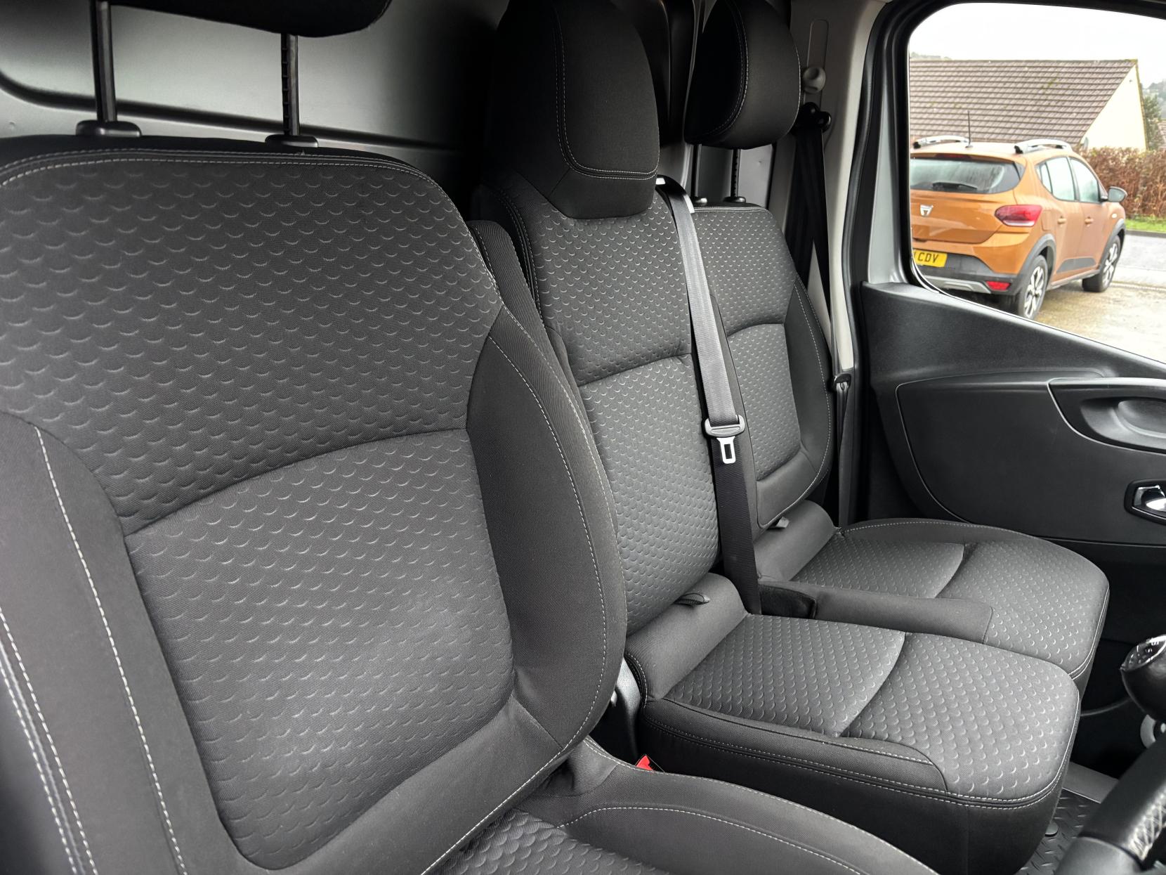 Vauxhall Vivaro 1.6 CDTi 2900 BiTurbo ecoTEC Sportive Panel Van 5dr Diesel Manual L2 H1 Euro 6 (s/s) (125 ps)