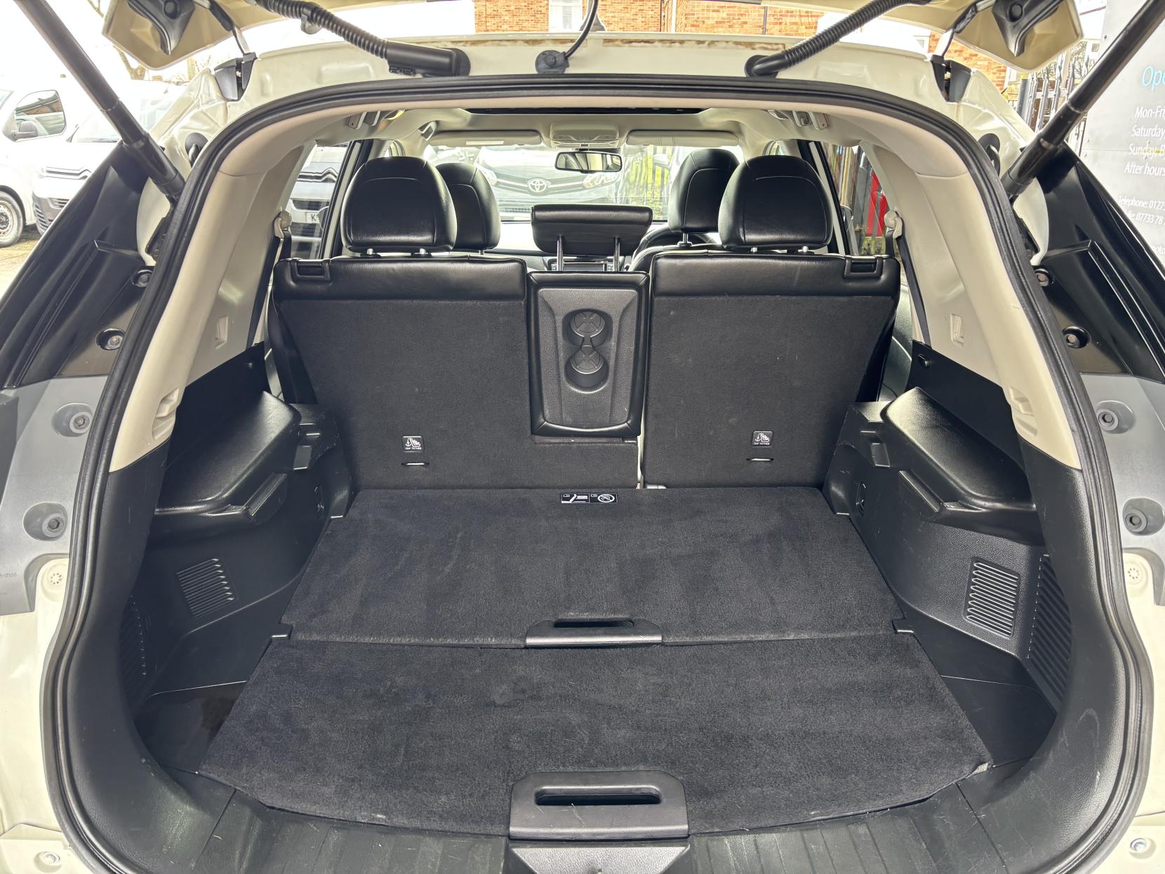 Nissan X-Trail 1.6 dCi Tekna SUV 5dr Diesel Manual Euro 6 (s/s) (130 ps)