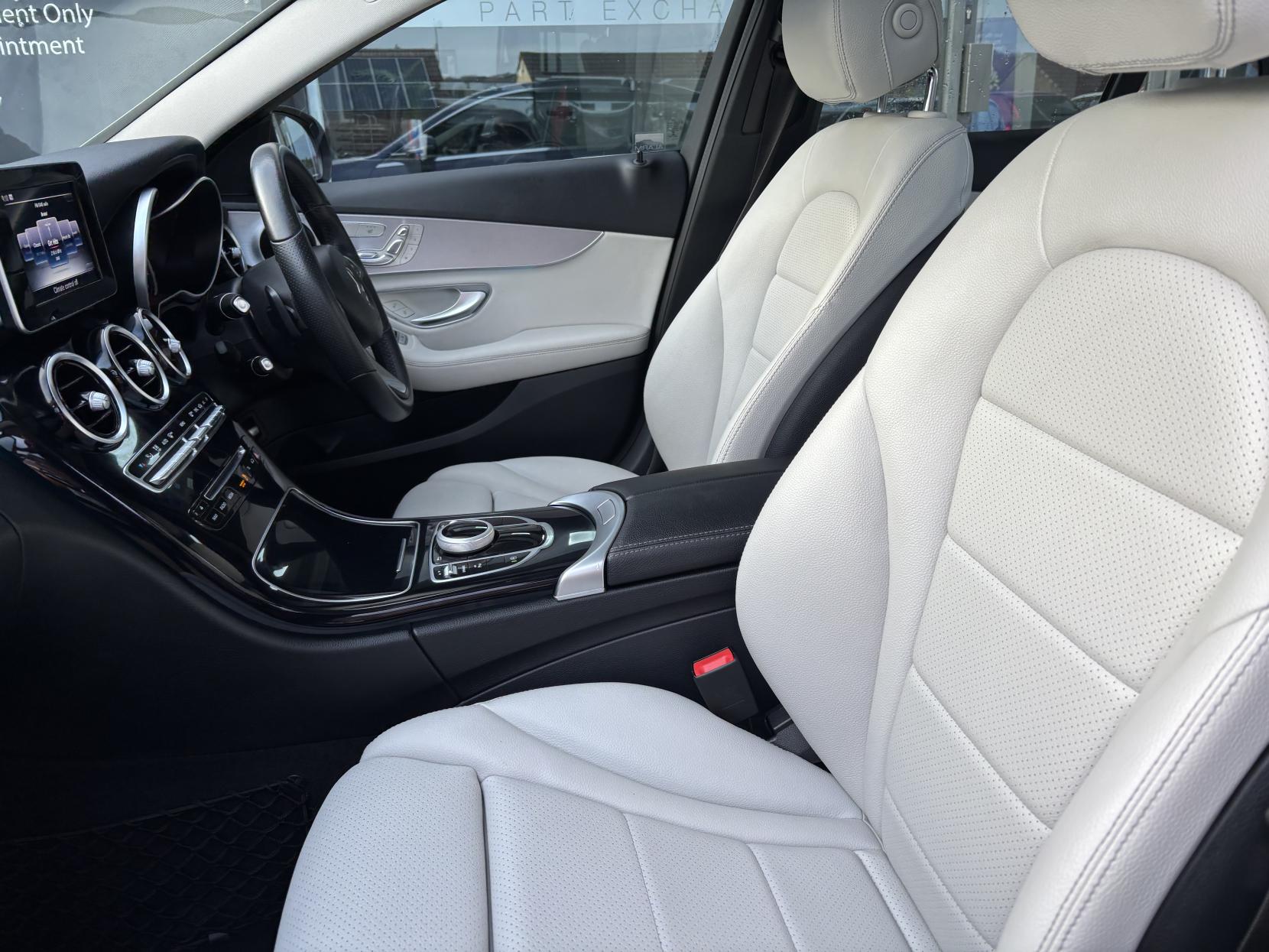 Mercedes-Benz C Class 2.0 C200 Sport (Premium) Saloon 4dr Petrol G-Tronic+ Euro 6 (s/s) (184 ps)