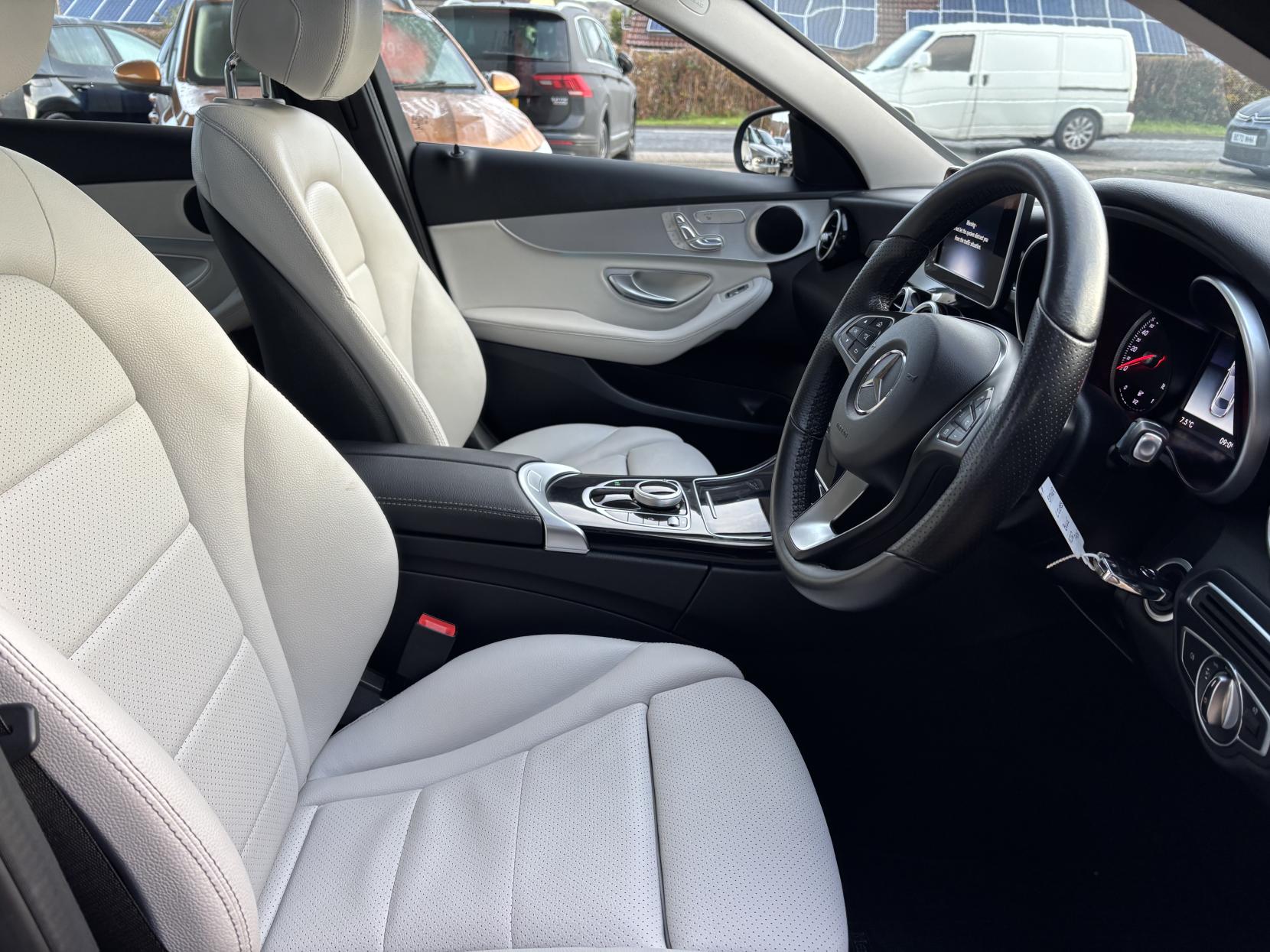 Mercedes-Benz C Class 2.0 C200 Sport (Premium) Saloon 4dr Petrol G-Tronic+ Euro 6 (s/s) (184 ps)