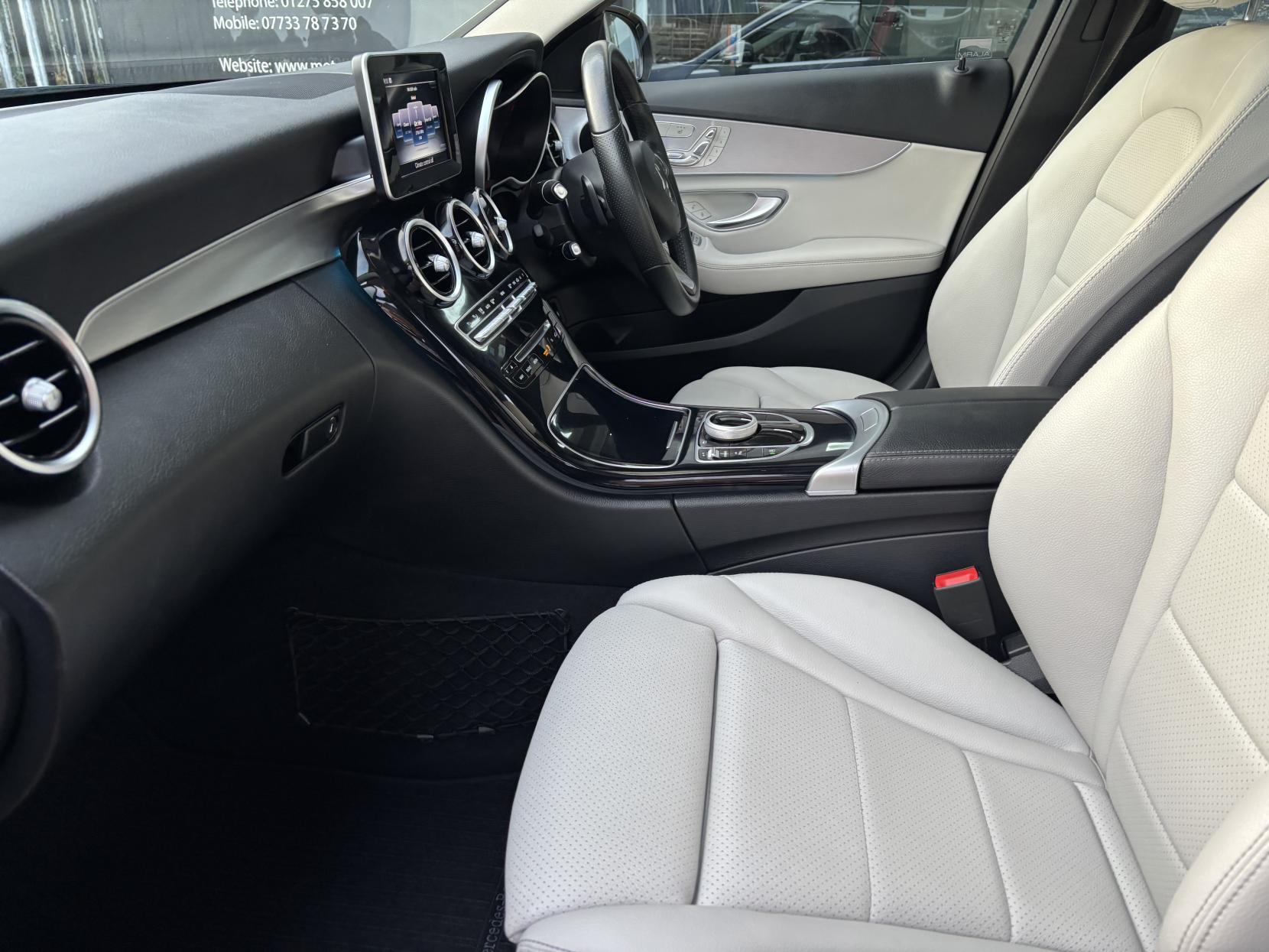 Mercedes-Benz C Class 2.0 C200 Sport (Premium) Saloon 4dr Petrol G-Tronic+ Euro 6 (s/s) (184 ps)