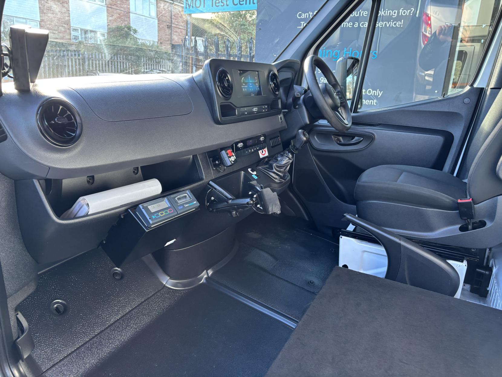 Mercedes-Benz Sprinter 2.0 315 CDI Progressive Temperature Controlled with standby Diesel Manual RWD L2 Euro 6 (s/s) (150 ps)