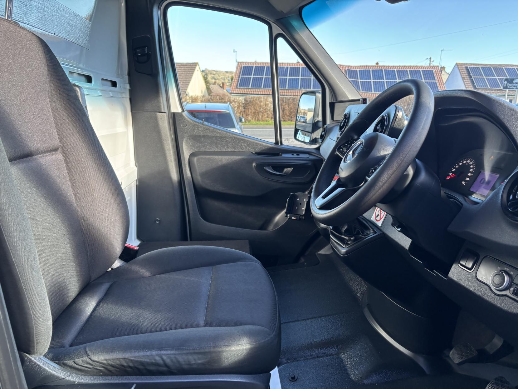 Mercedes-Benz Sprinter 2.0 315 CDI Progressive Temperature Controlled with standby Diesel Manual RWD L2 Euro 6 (s/s) (150 ps)