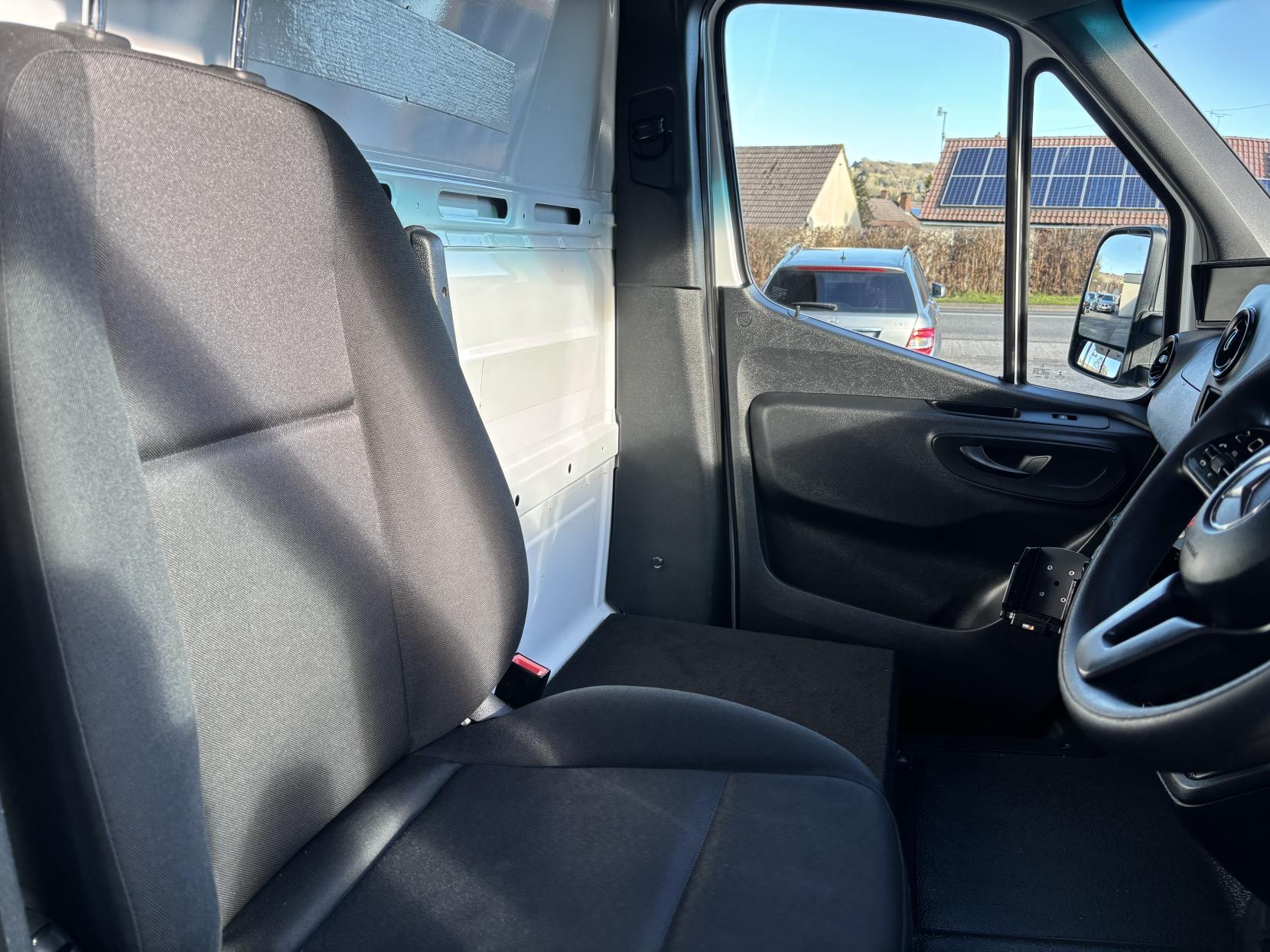 Mercedes-Benz Sprinter 2.0 315 CDI Progressive Temperature Controlled with standby Diesel Manual RWD L2 Euro 6 (s/s) (150 ps)