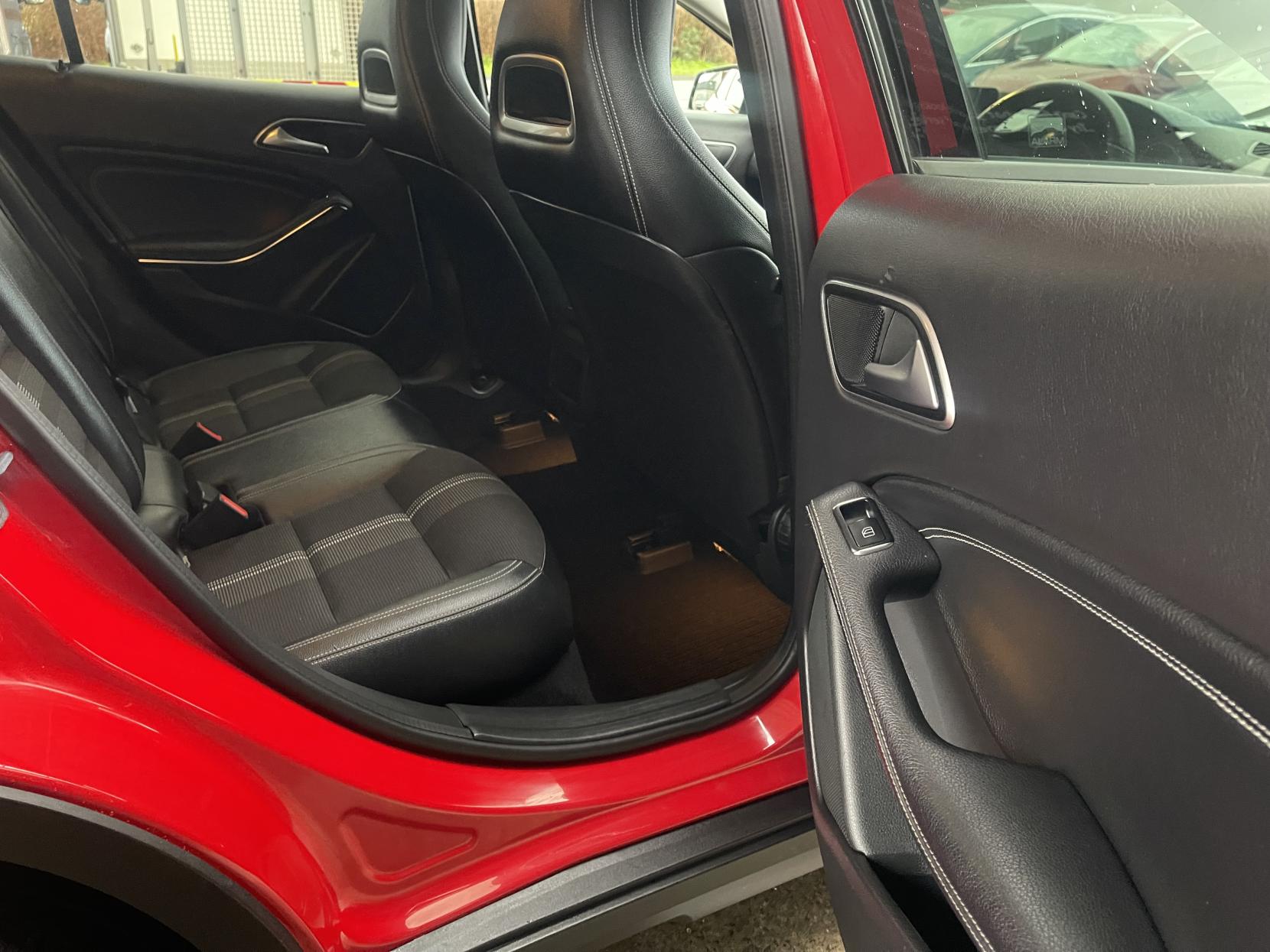 Mercedes-Benz GLA 1.6 GLA180 GPF Urban Edition SUV 5dr Petrol 7G-DCT Euro 6 (s/s) (122 ps)