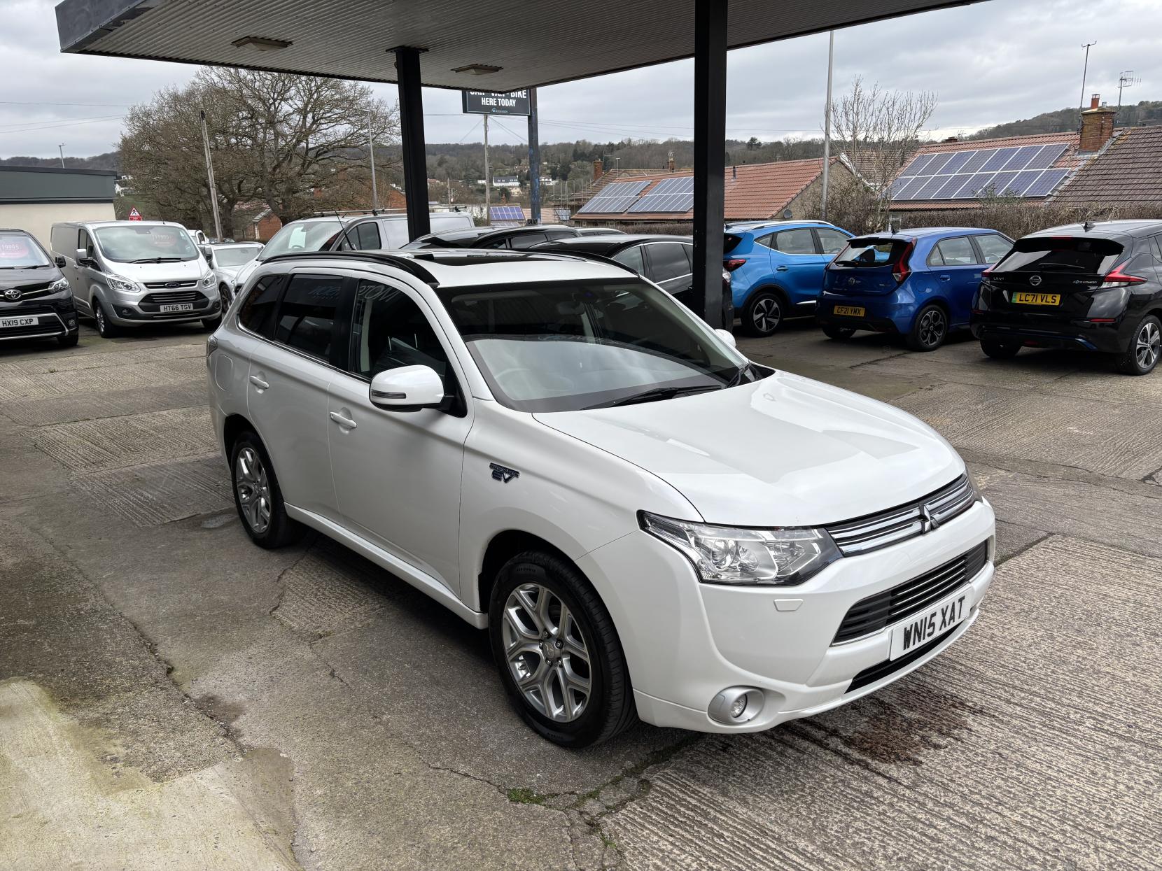 Mitsubishi Outlander 2.0h 12kWh GX4h SUV 5dr Petrol Plug-in Hybrid CVT 4WD Euro 5 (s/s) (200 ps)