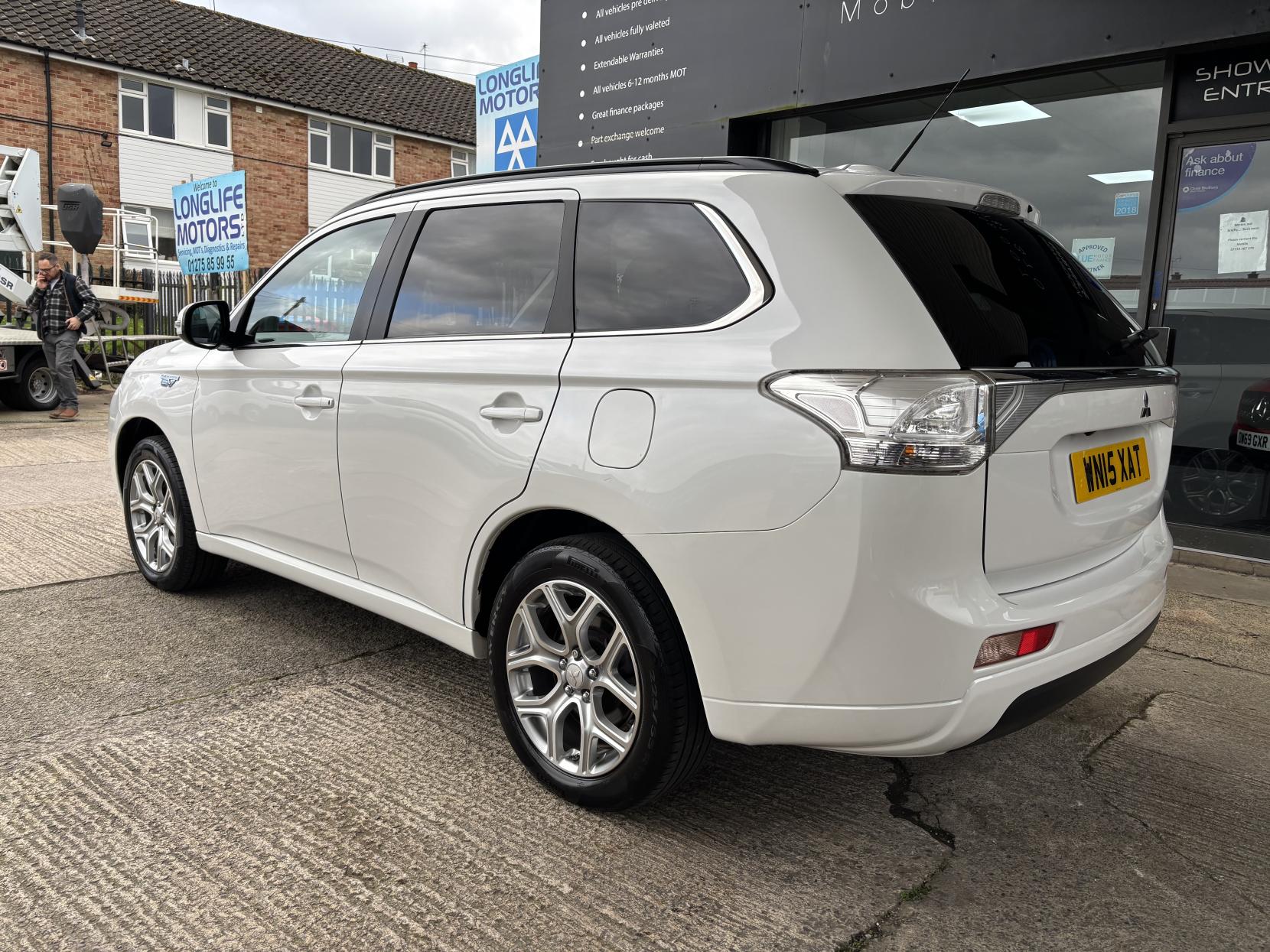 Mitsubishi Outlander 2.0h 12kWh GX4h SUV 5dr Petrol Plug-in Hybrid CVT 4WD Euro 5 (s/s) (200 ps)