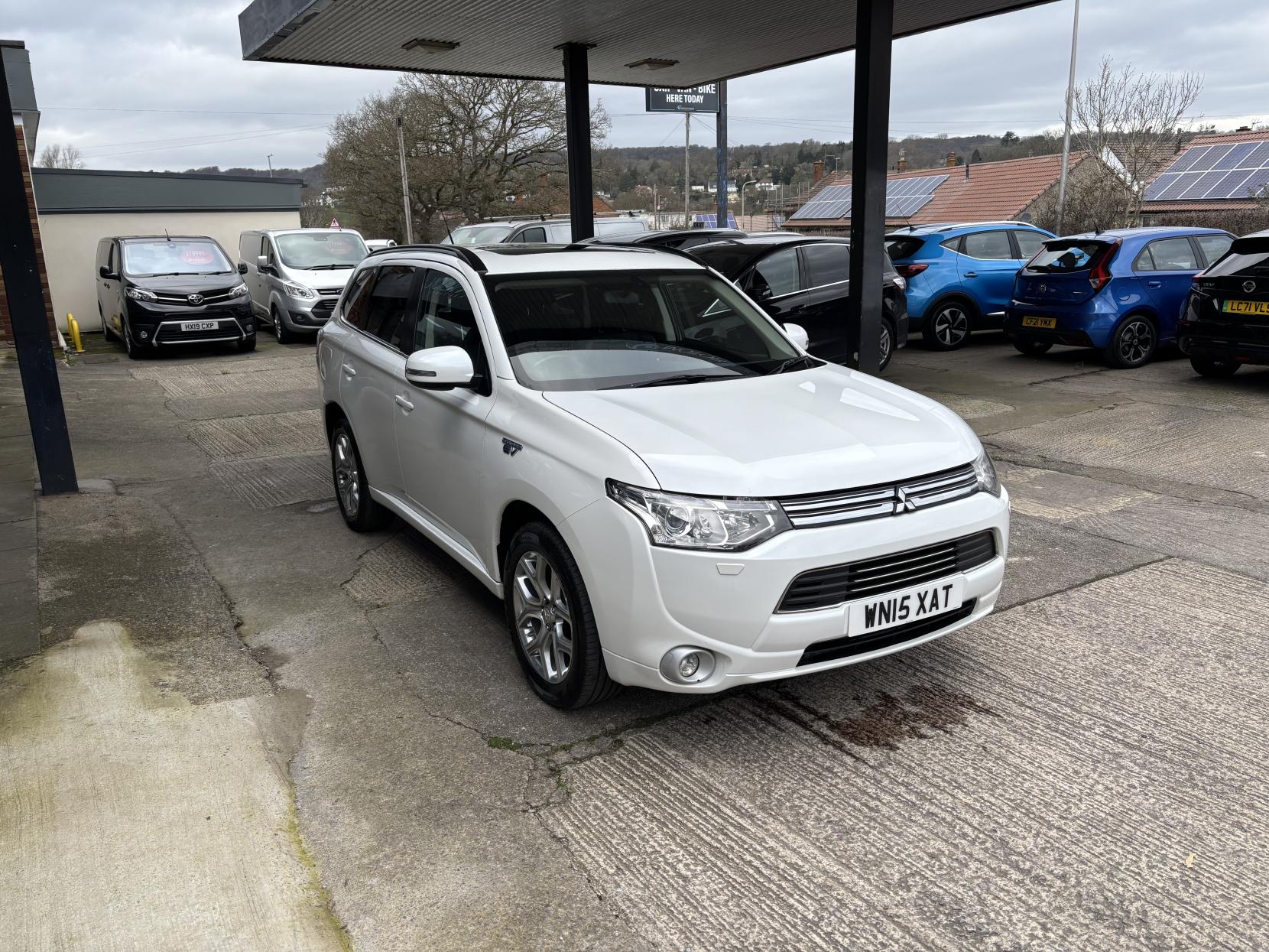 Mitsubishi Outlander 2.0h 12kWh GX4h SUV 5dr Petrol Plug-in Hybrid CVT 4WD Euro 5 (s/s) (200 ps)