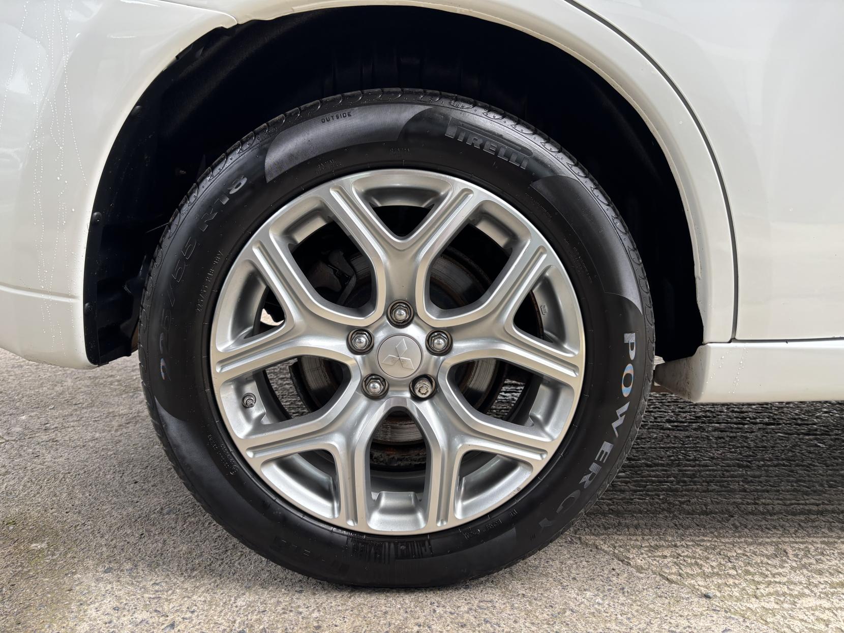 Mitsubishi Outlander 2.0h 12kWh GX4h SUV 5dr Petrol Plug-in Hybrid CVT 4WD Euro 5 (s/s) (200 ps)