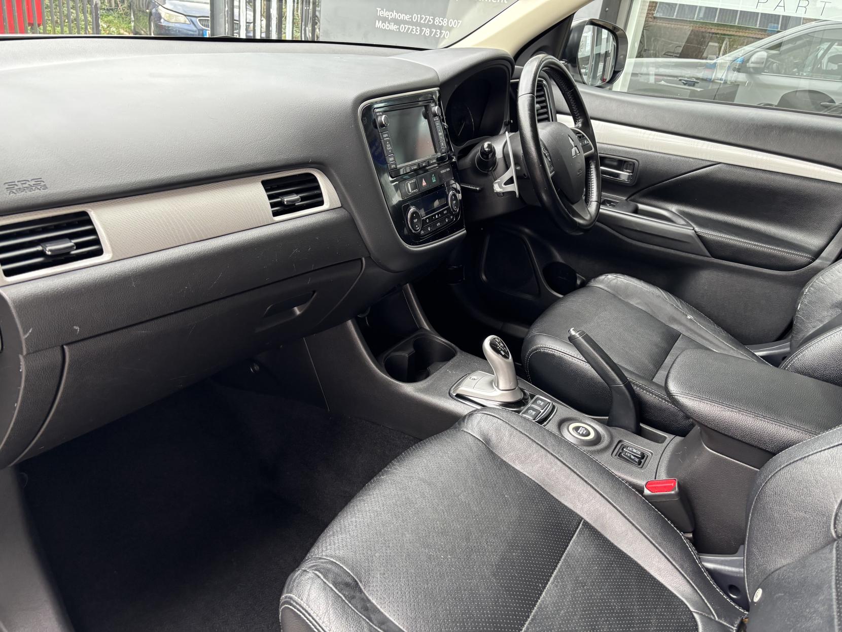 Mitsubishi Outlander 2.0h 12kWh GX4h SUV 5dr Petrol Plug-in Hybrid CVT 4WD Euro 5 (s/s) (200 ps)