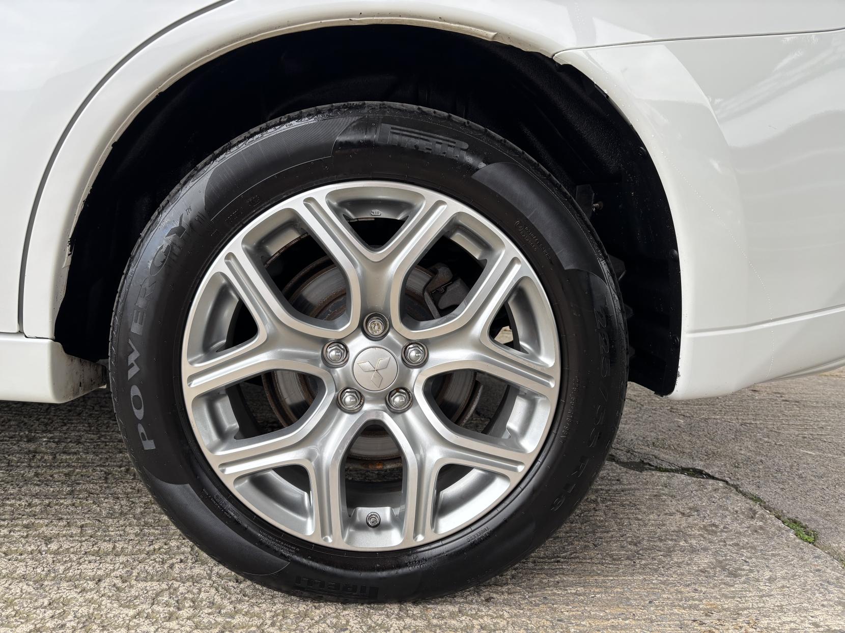 Mitsubishi Outlander 2.0h 12kWh GX4h SUV 5dr Petrol Plug-in Hybrid CVT 4WD Euro 5 (s/s) (200 ps)