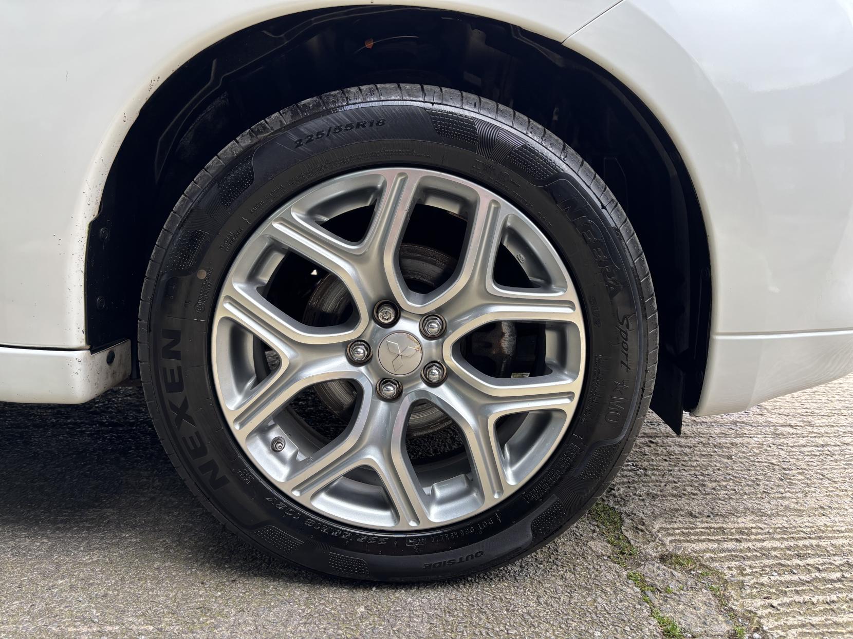 Mitsubishi Outlander 2.0h 12kWh GX4h SUV 5dr Petrol Plug-in Hybrid CVT 4WD Euro 5 (s/s) (200 ps)