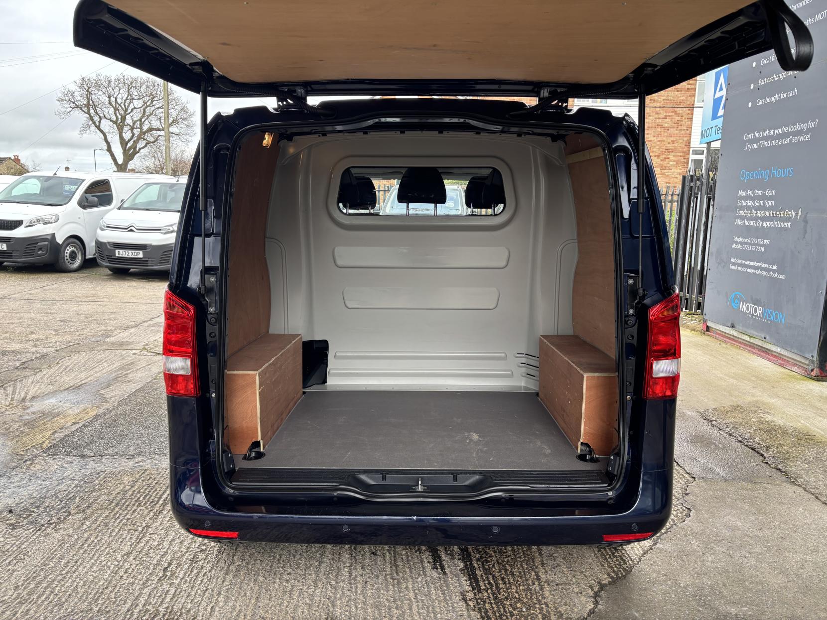 Mercedes-Benz Vito 2.0 119 CDI Premium Crew Van 5dr Diesel G-Tronic RWD L1 Euro 6 (s/s) (190 ps)